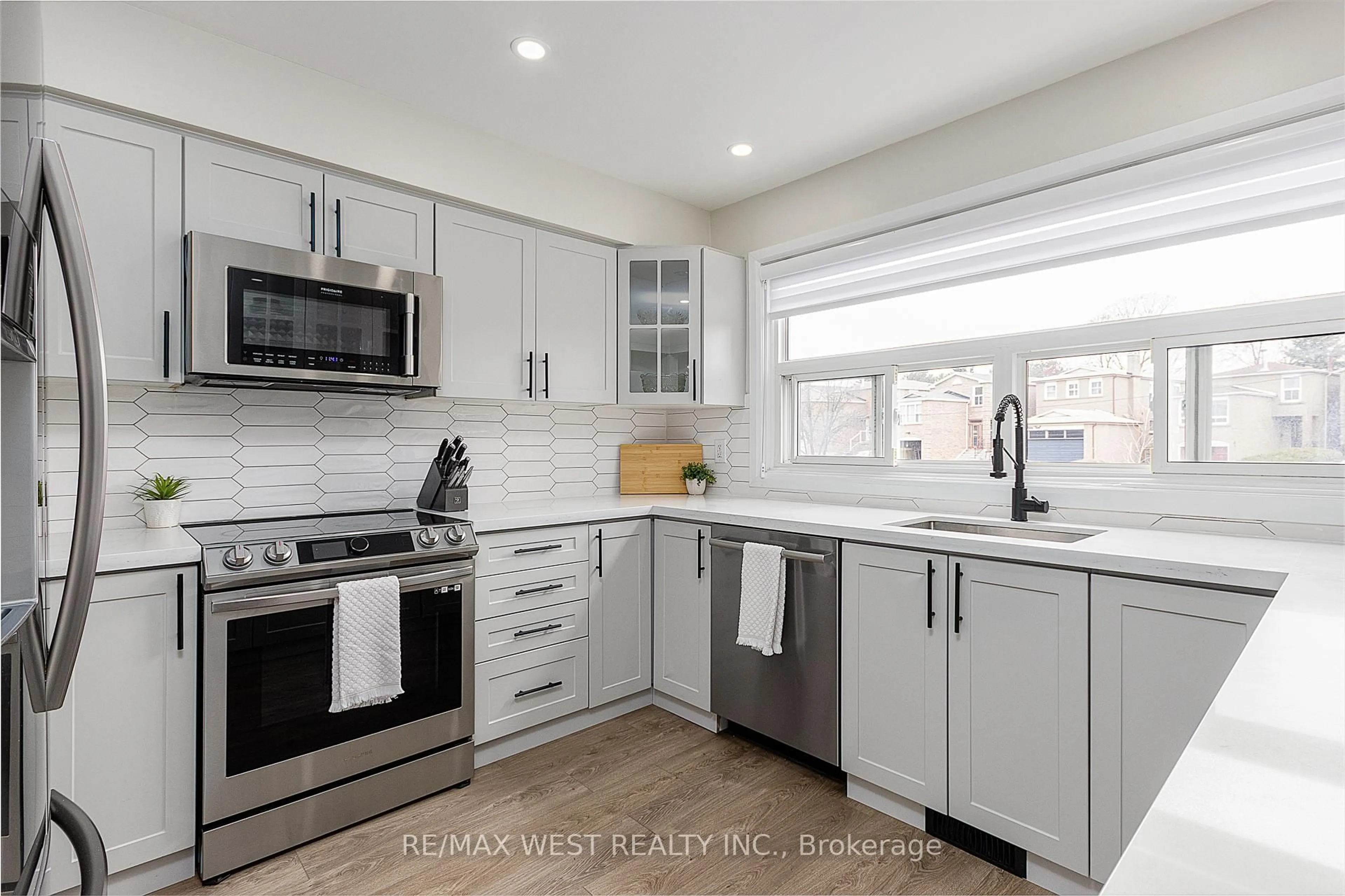 Open concept kitchen, ceramic/tile floor for 377 Military Tr #33, Toronto Ontario M1E 4E2