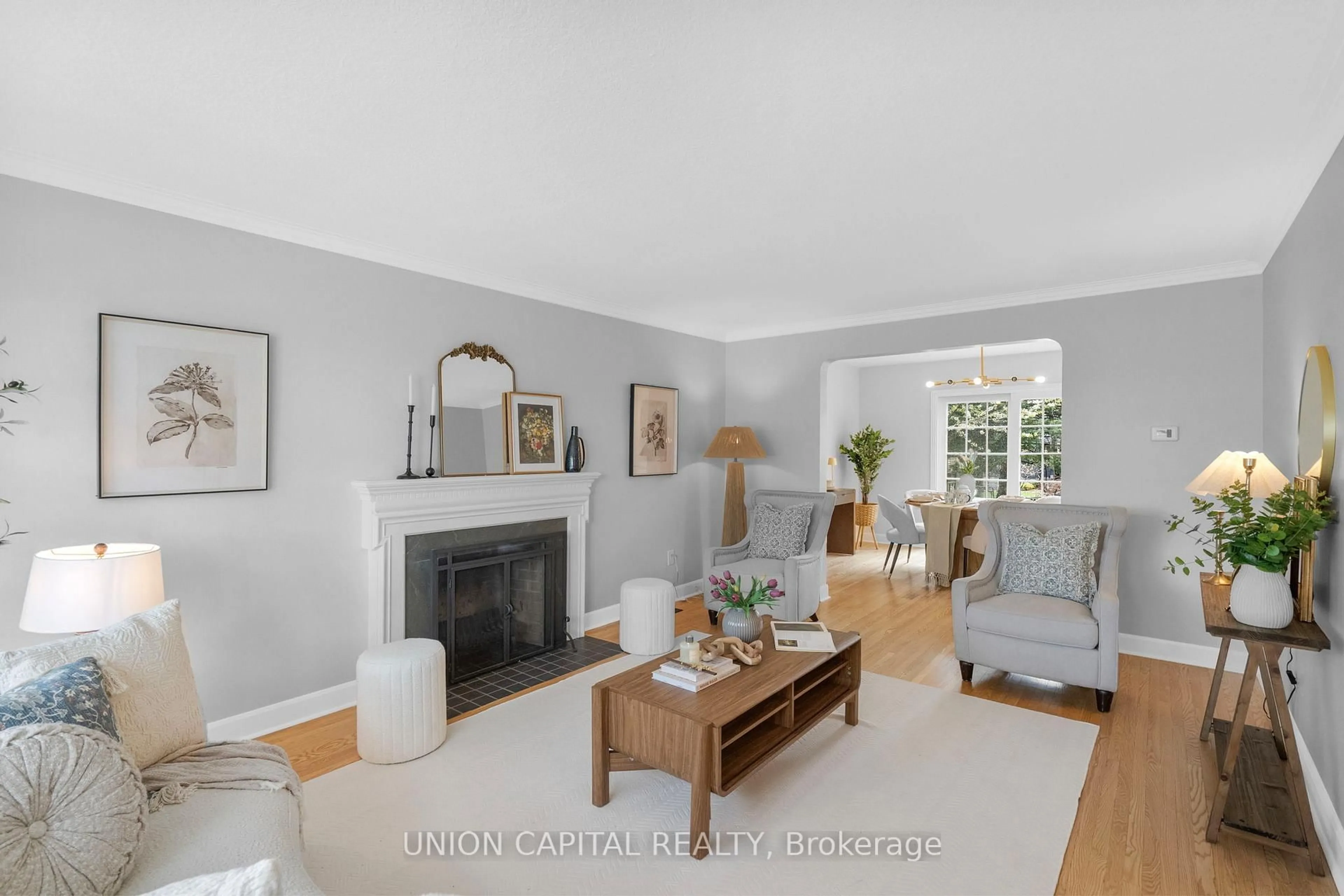 Living room with furniture, unknown for 9 Cathedral Bluffs Dr, Toronto Ontario M1M 2T6