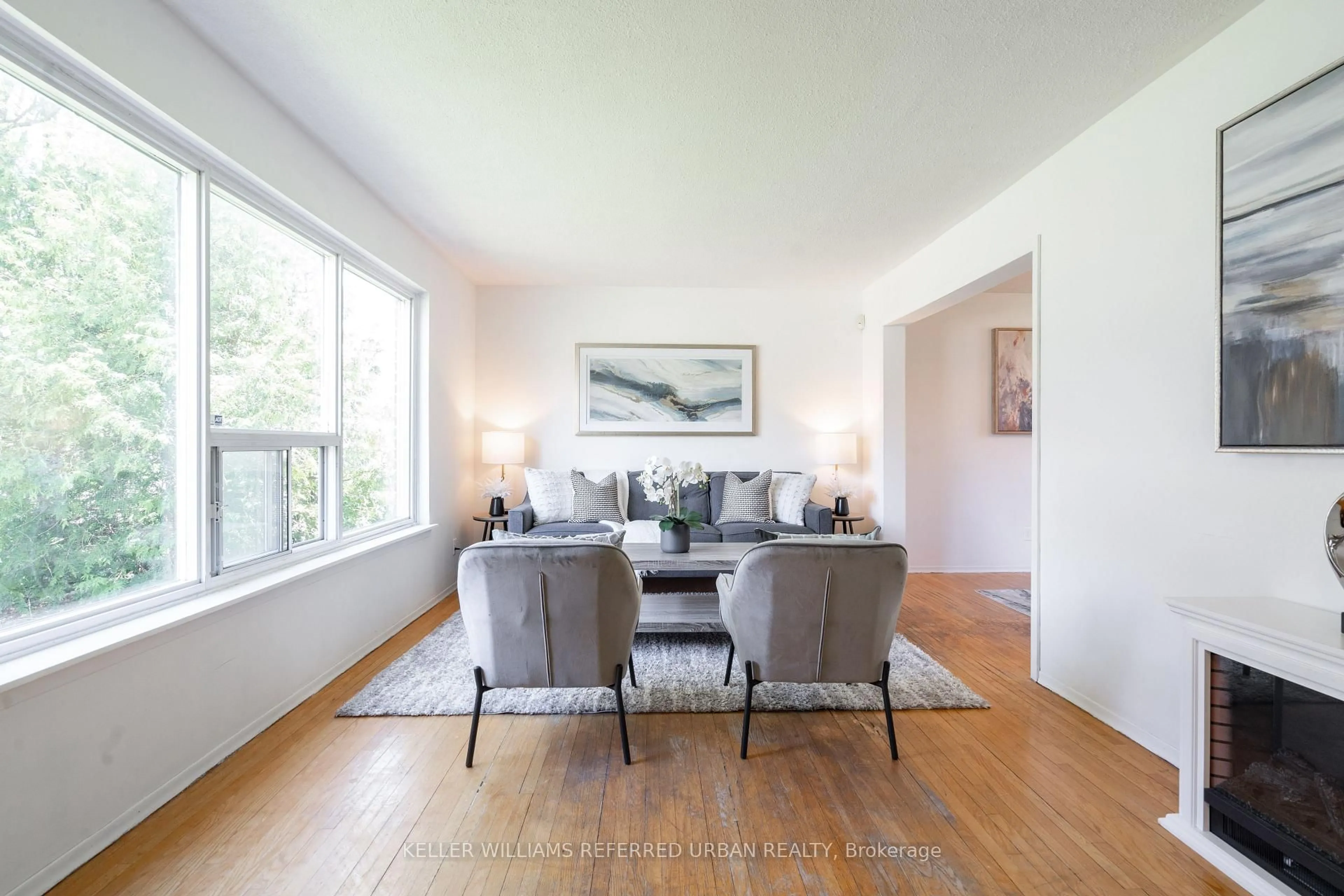 Living room with furniture, wood/laminate floor for 71 Gorsey Sq, Toronto Ontario M1B 1A6