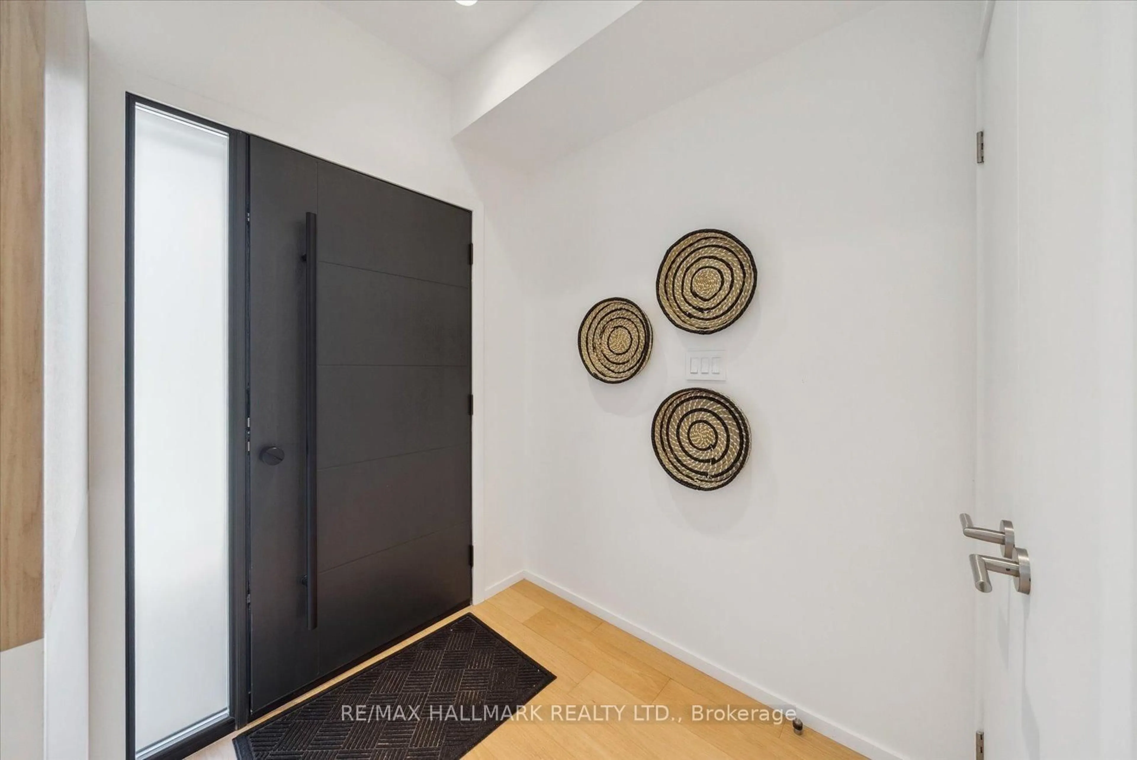 Indoor entryway for 7 Ivy Ave, Toronto Ontario M4L 2H6