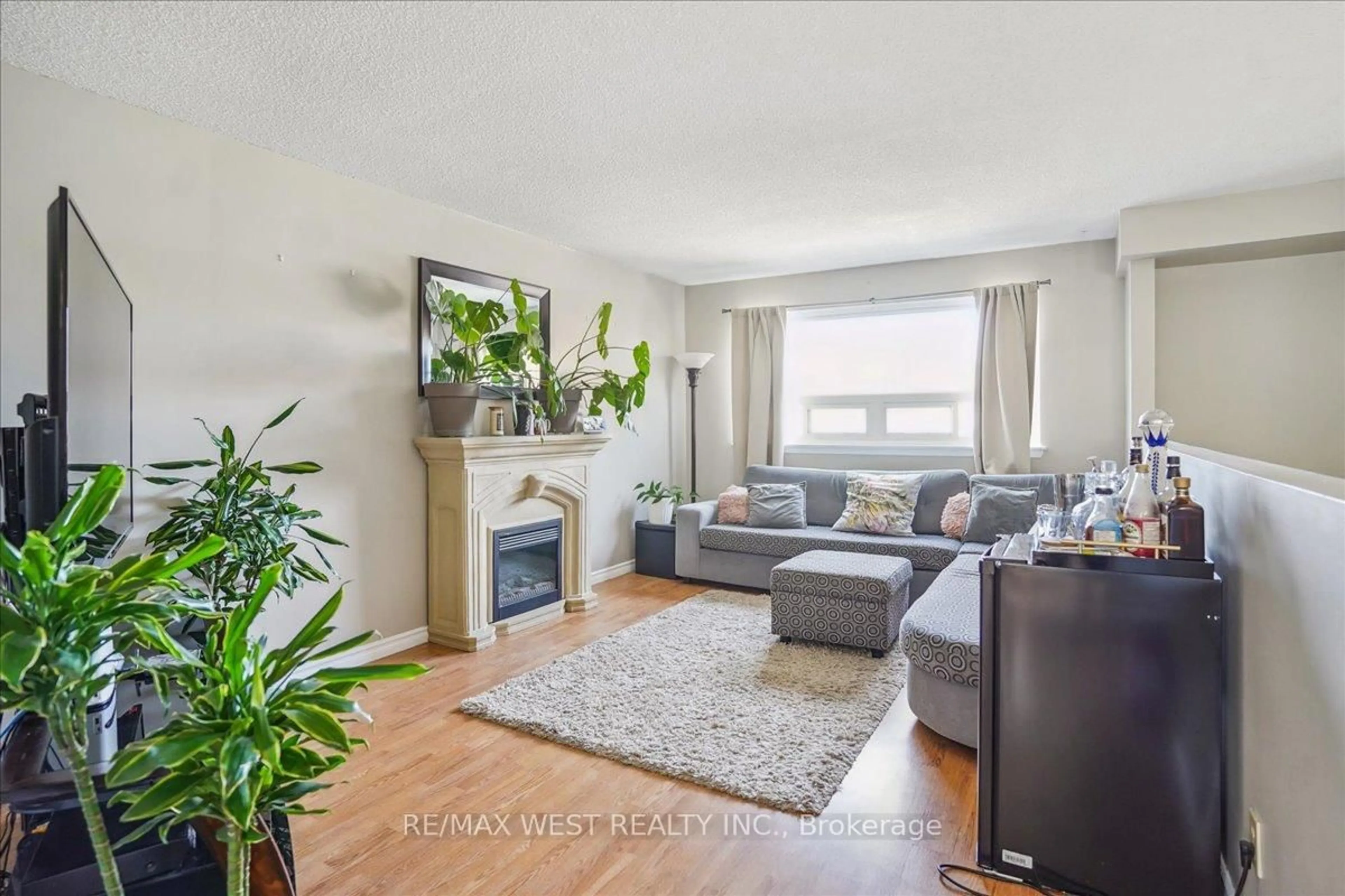 Living room with furniture, wood/laminate floor for 966 Adelaide Ave #52, Oshawa Ontario L1K 1L2