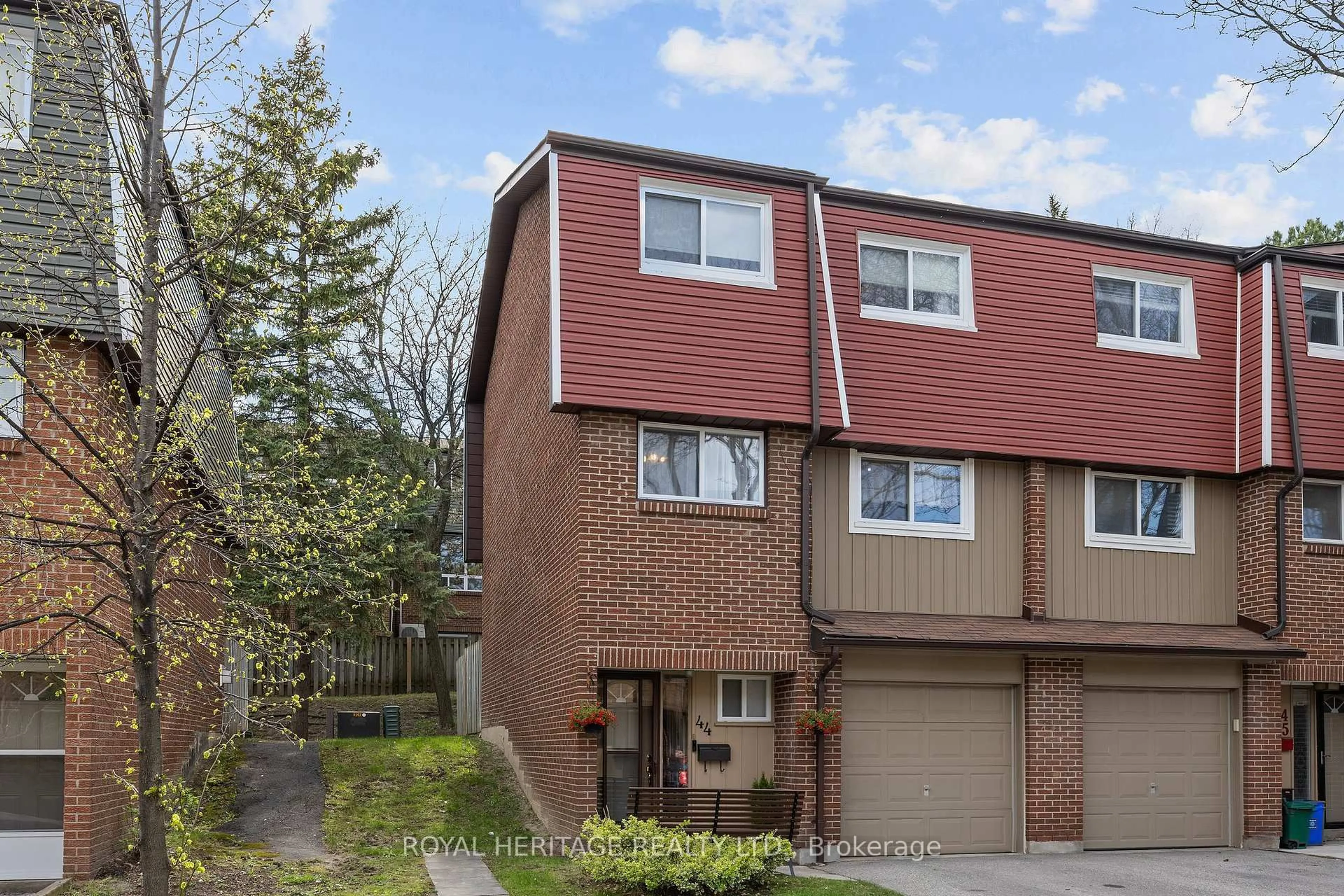 Home with brick exterior material, street for 1310 Fieldlight Blvd #44, Pickering Ontario L1V 2Y8