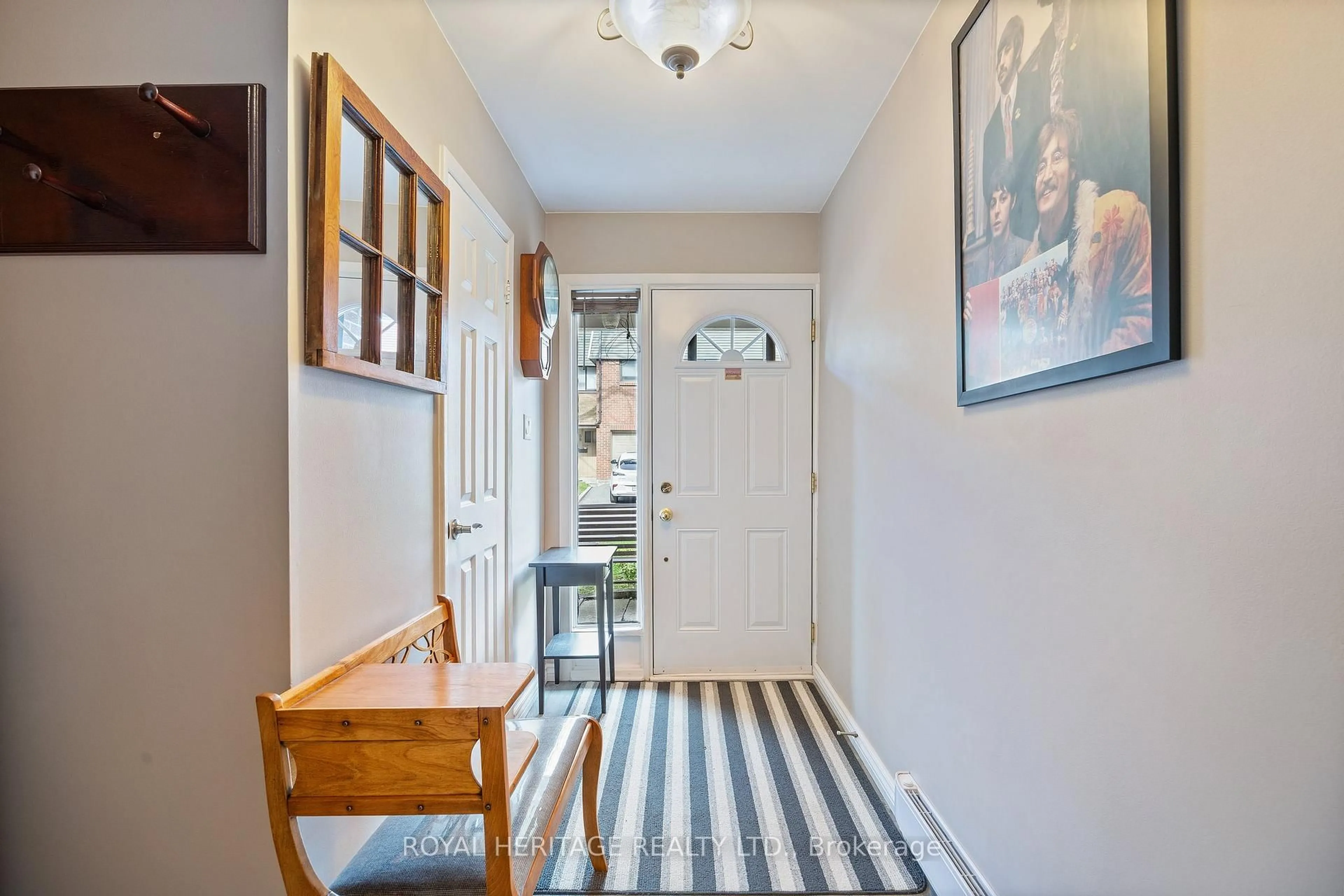 Indoor entryway for 1310 Fieldlight Blvd #44, Pickering Ontario L1V 2Y8