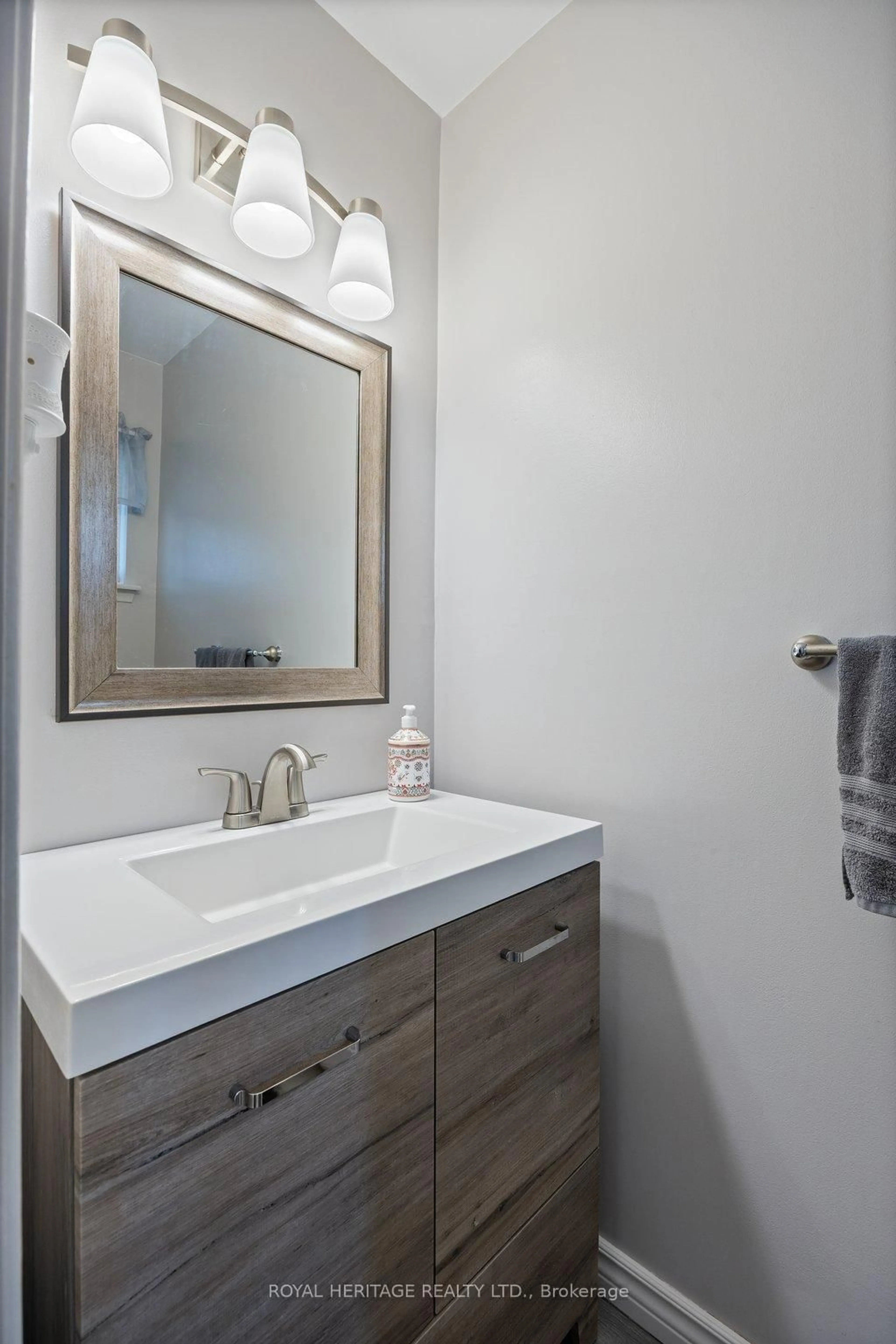 Contemporary bathroom, ceramic/tile floor for 1310 Fieldlight Blvd #44, Pickering Ontario L1V 2Y8