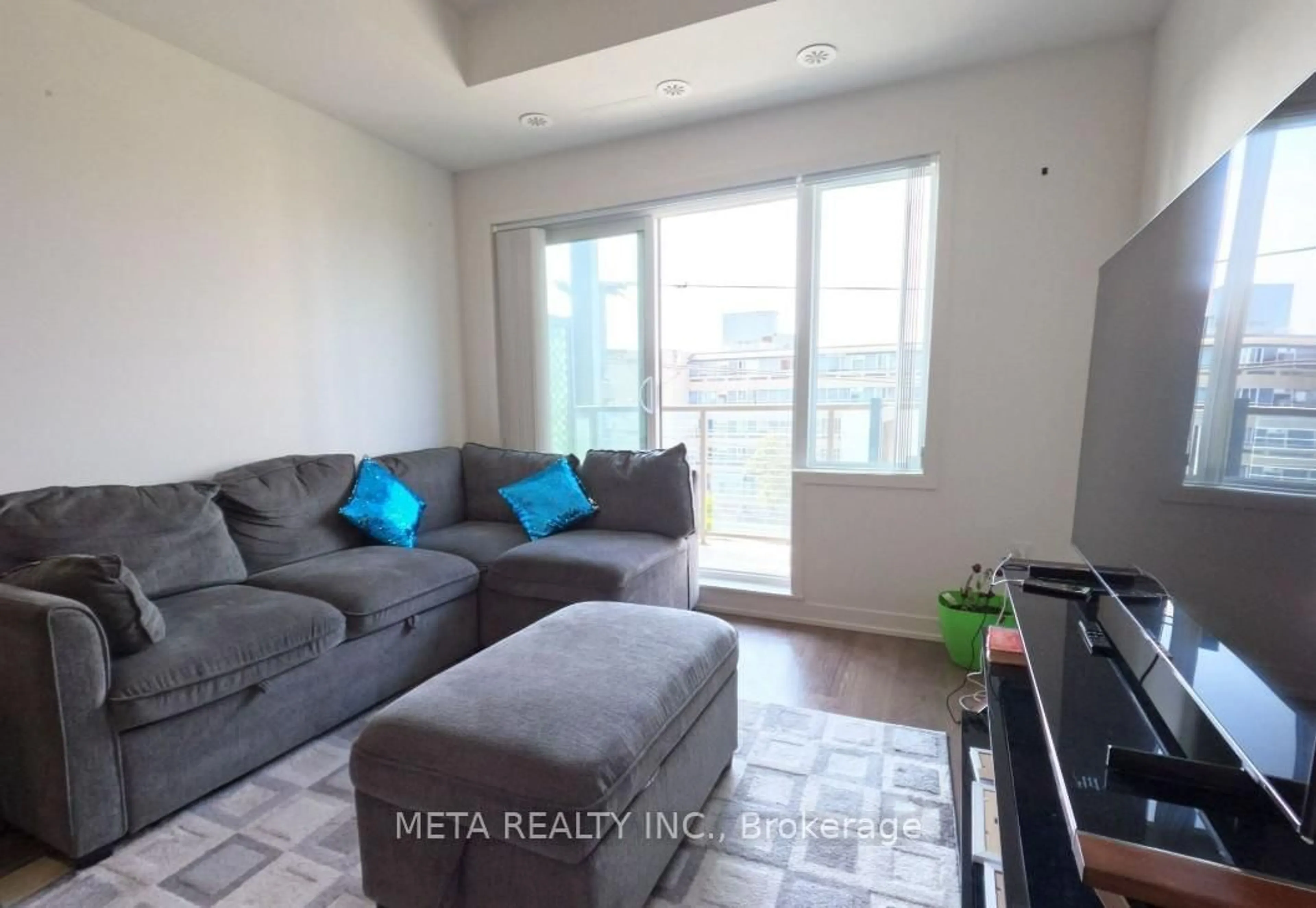 A pic of a room for 5131 Sheppard Ave #401, Toronto Ontario M1B 0C9
