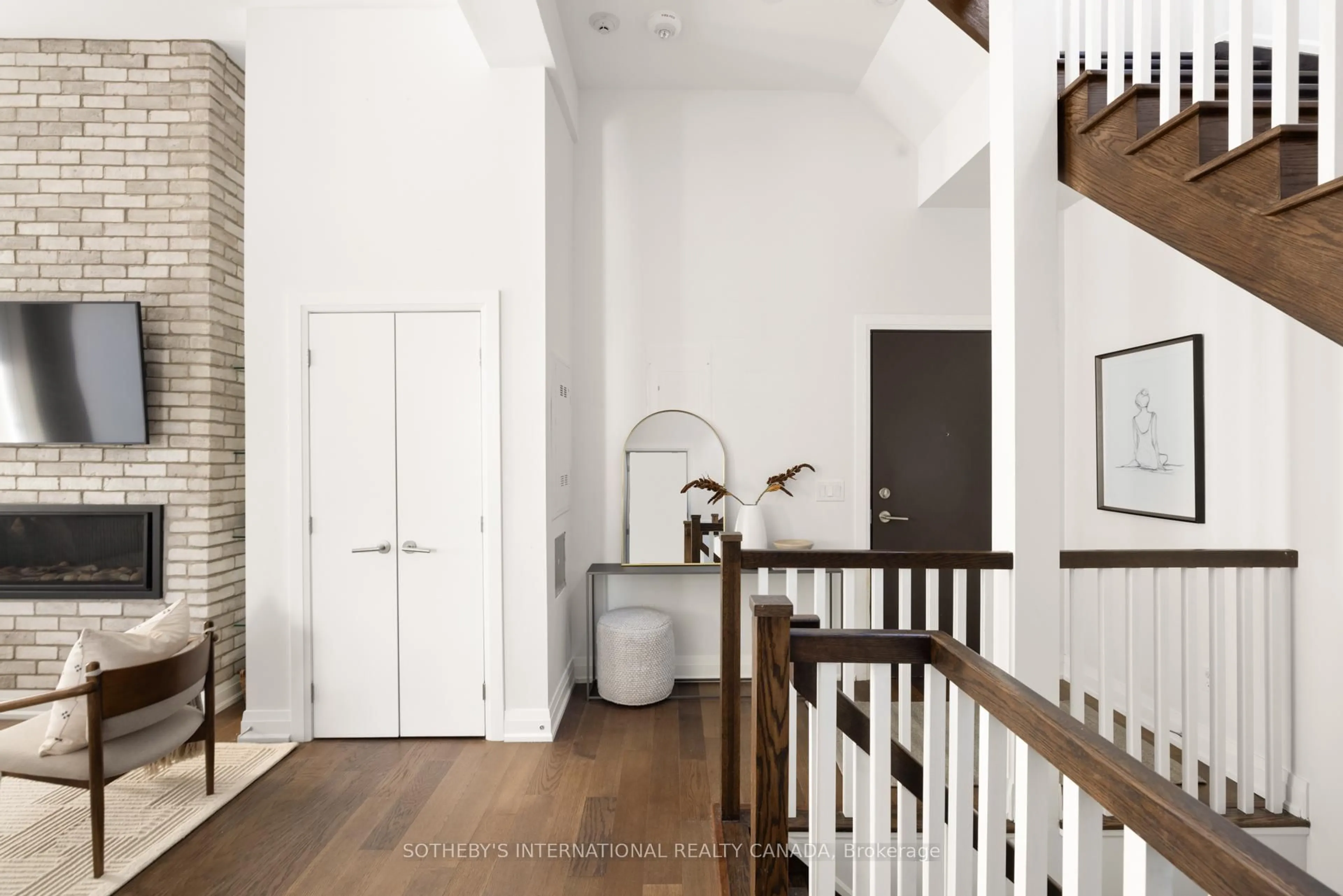 Indoor entryway for 175 Jones Ave #9, Toronto Ontario M4M 3A2