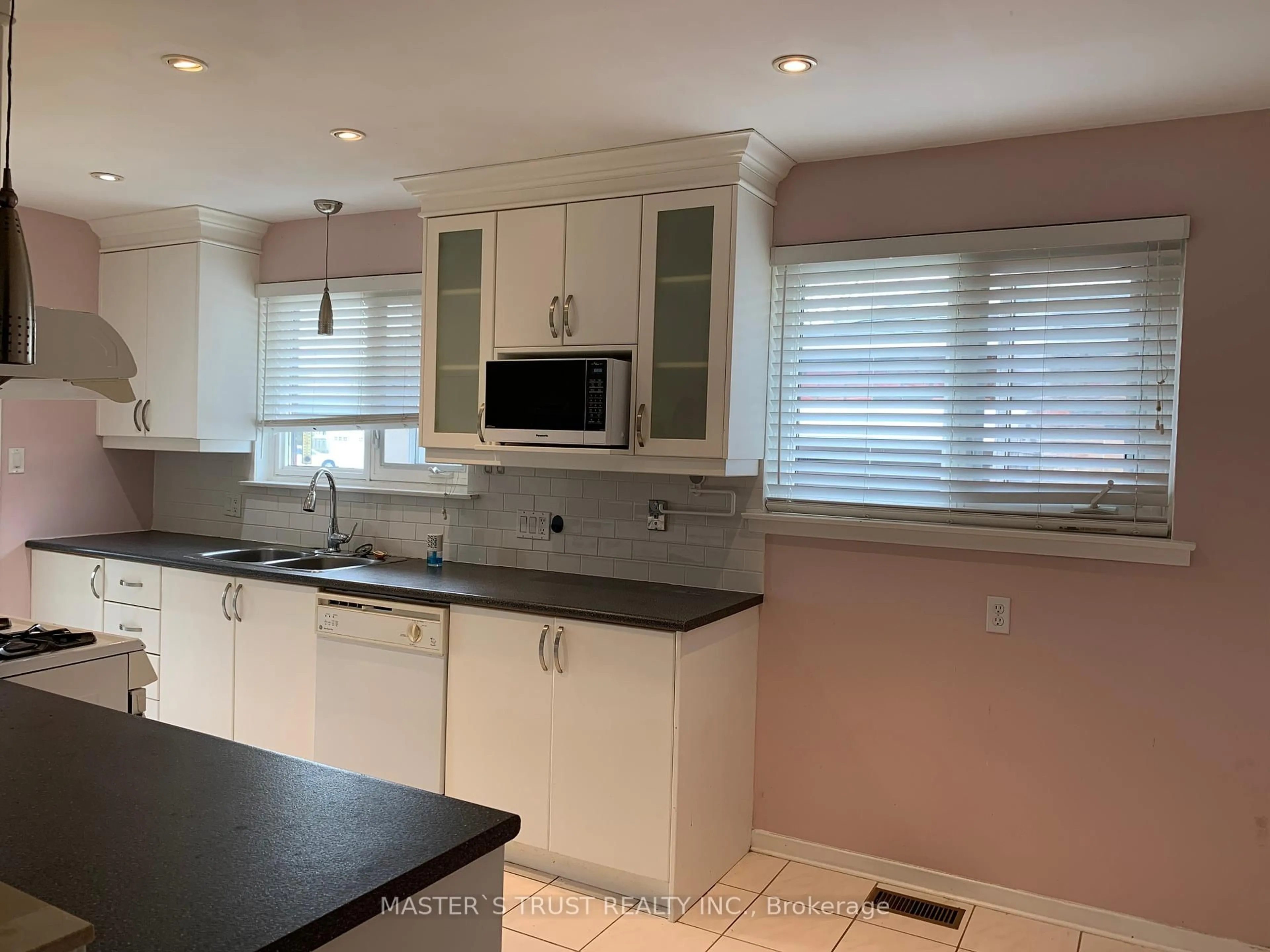 Open concept kitchen, ceramic/tile floor for 46 Erinlea Cres, Toronto Ontario M1H 2S9