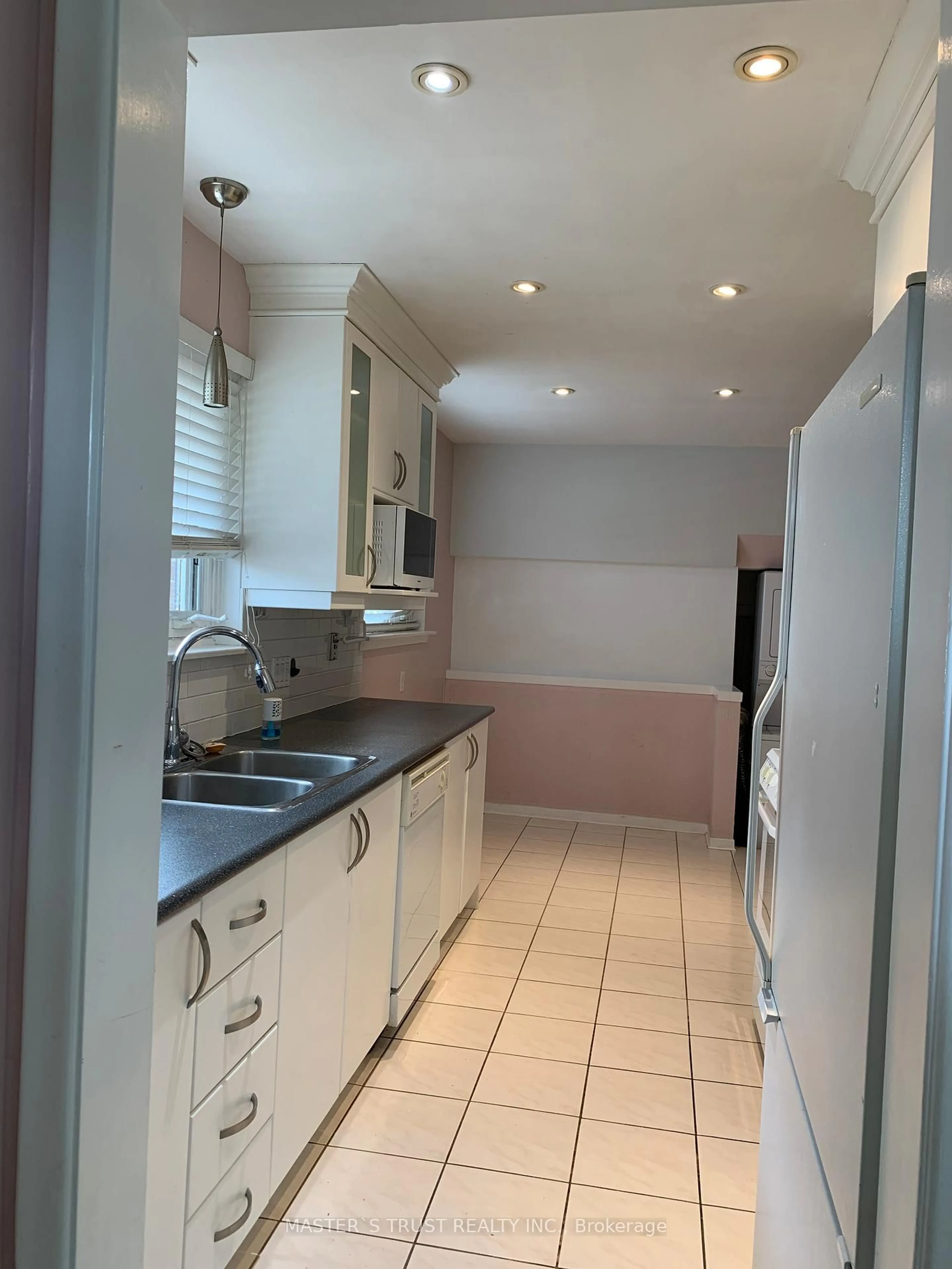 Standard kitchen, ceramic/tile floor for 46 Erinlea Cres, Toronto Ontario M1H 2S9