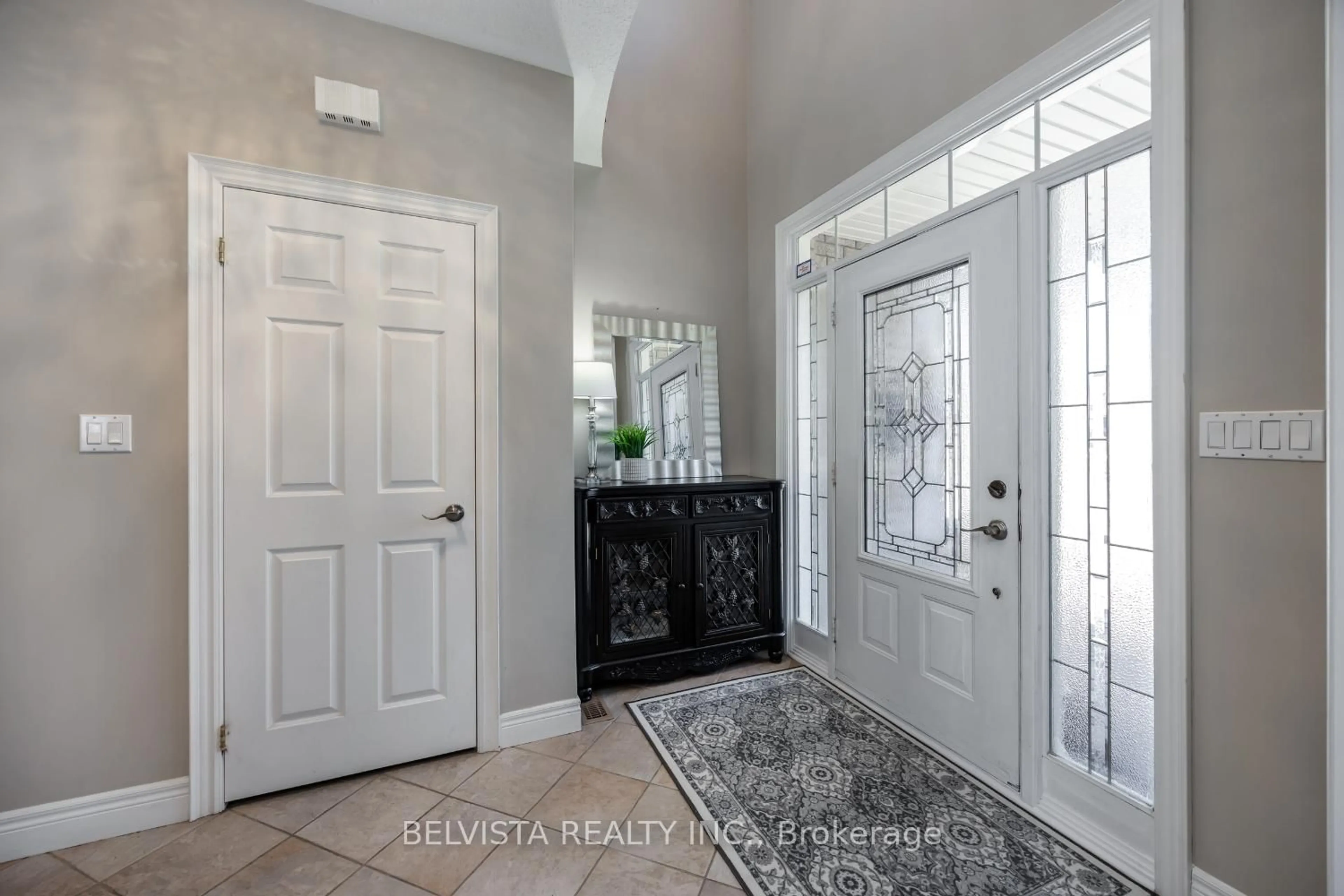 Indoor entryway for 2 Stillwater Crt, Whitby Ontario L1R 3P5