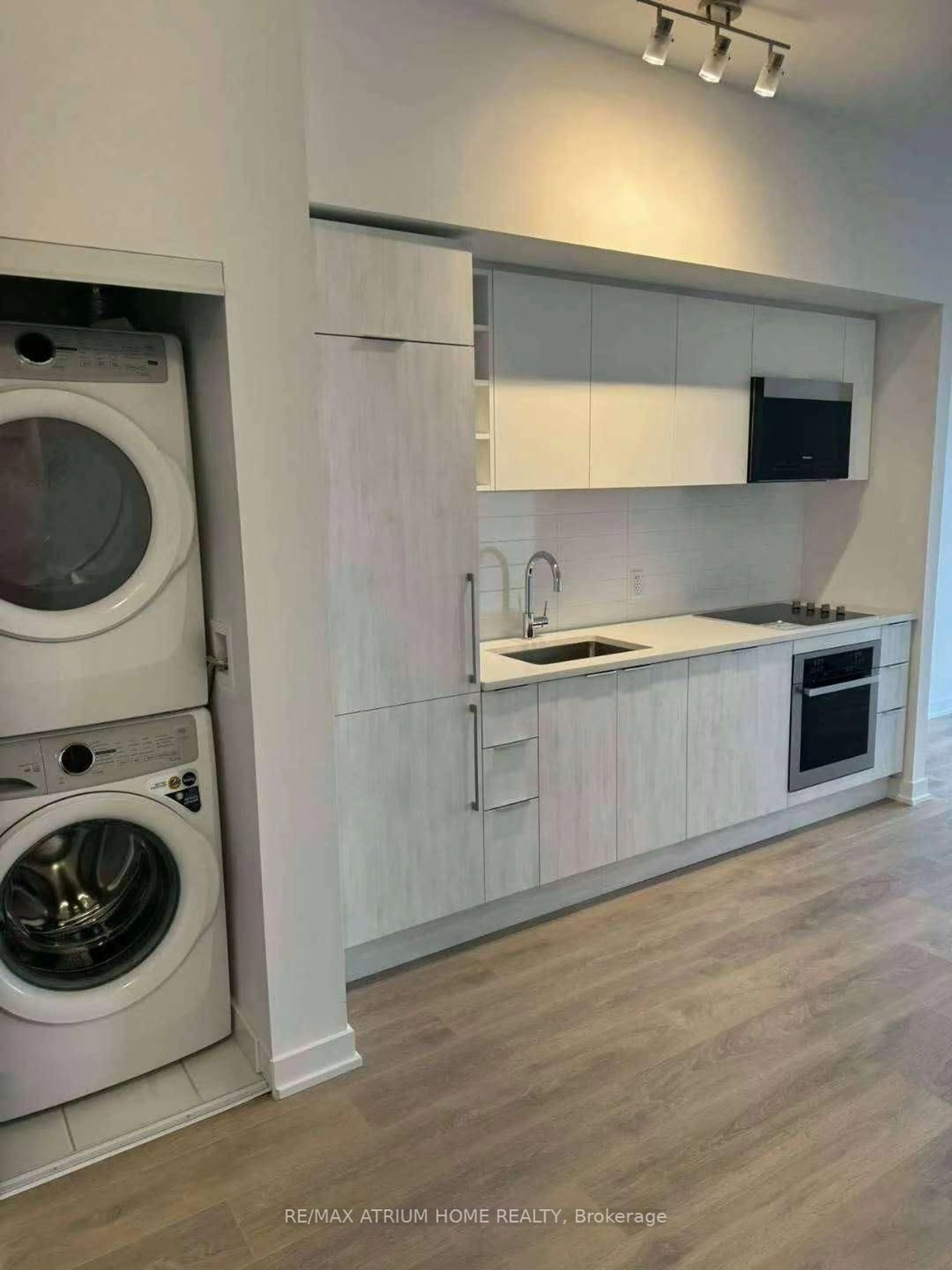 Kitchen with laundary machines, wood/laminate floor for 2031 Kennedy Rd #1915, Toronto Ontario M1T 0B8