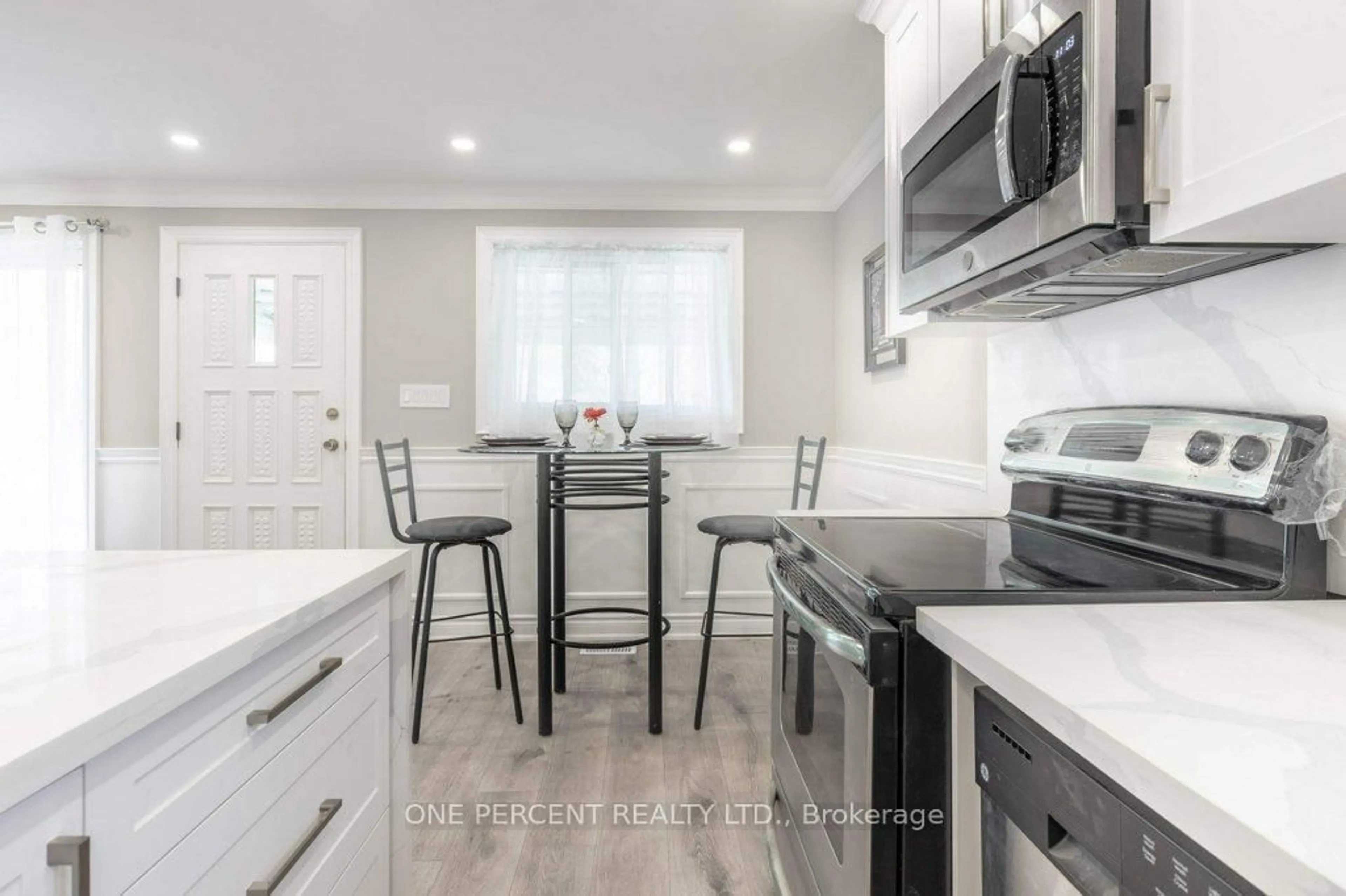 Open concept kitchen, ceramic/tile floor for 461 CROMWELL Ave, Oshawa Ontario L1J 4V3