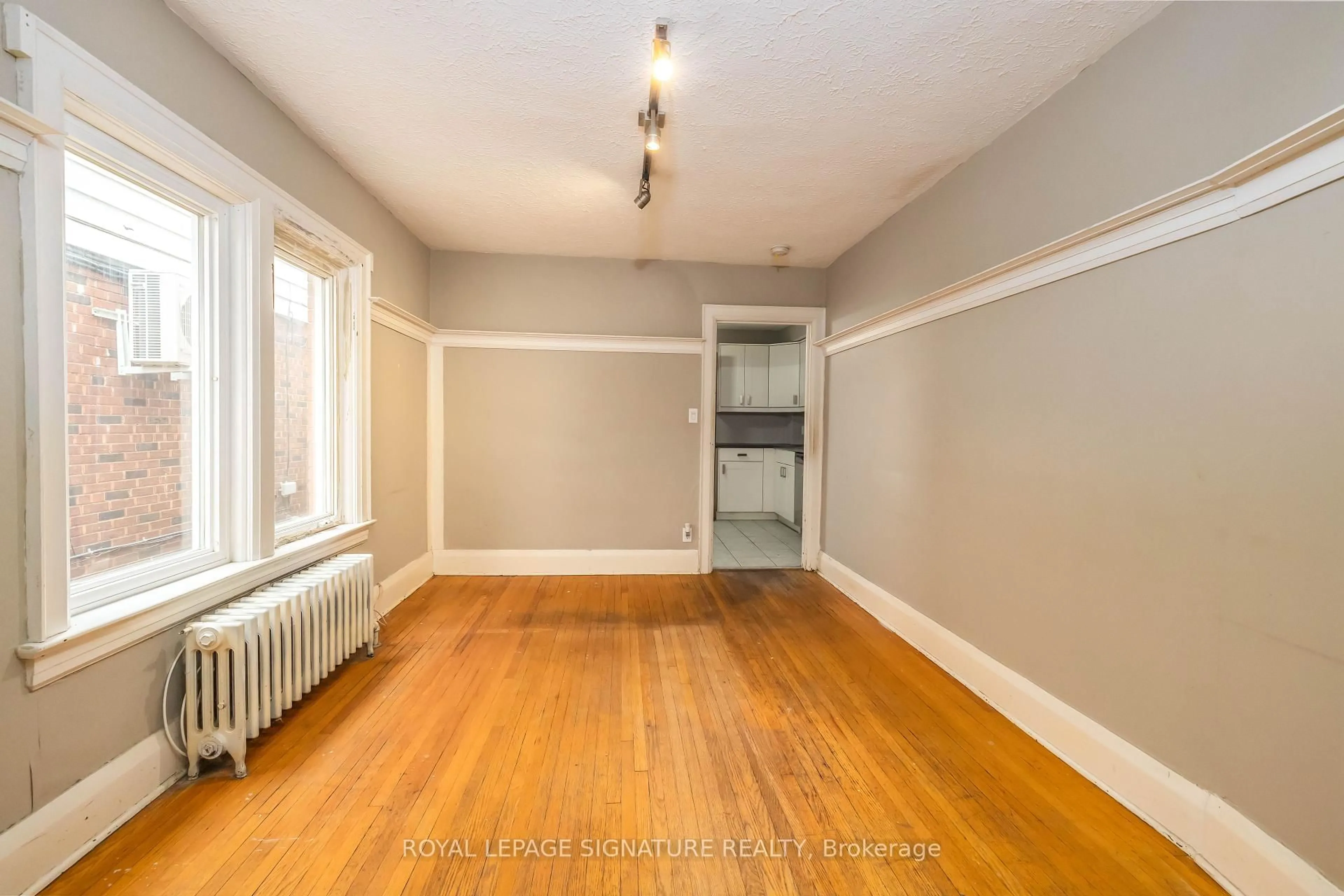 A pic of a room for 38 Bonnie Brae Blvd, Toronto Ontario M4J 4N2