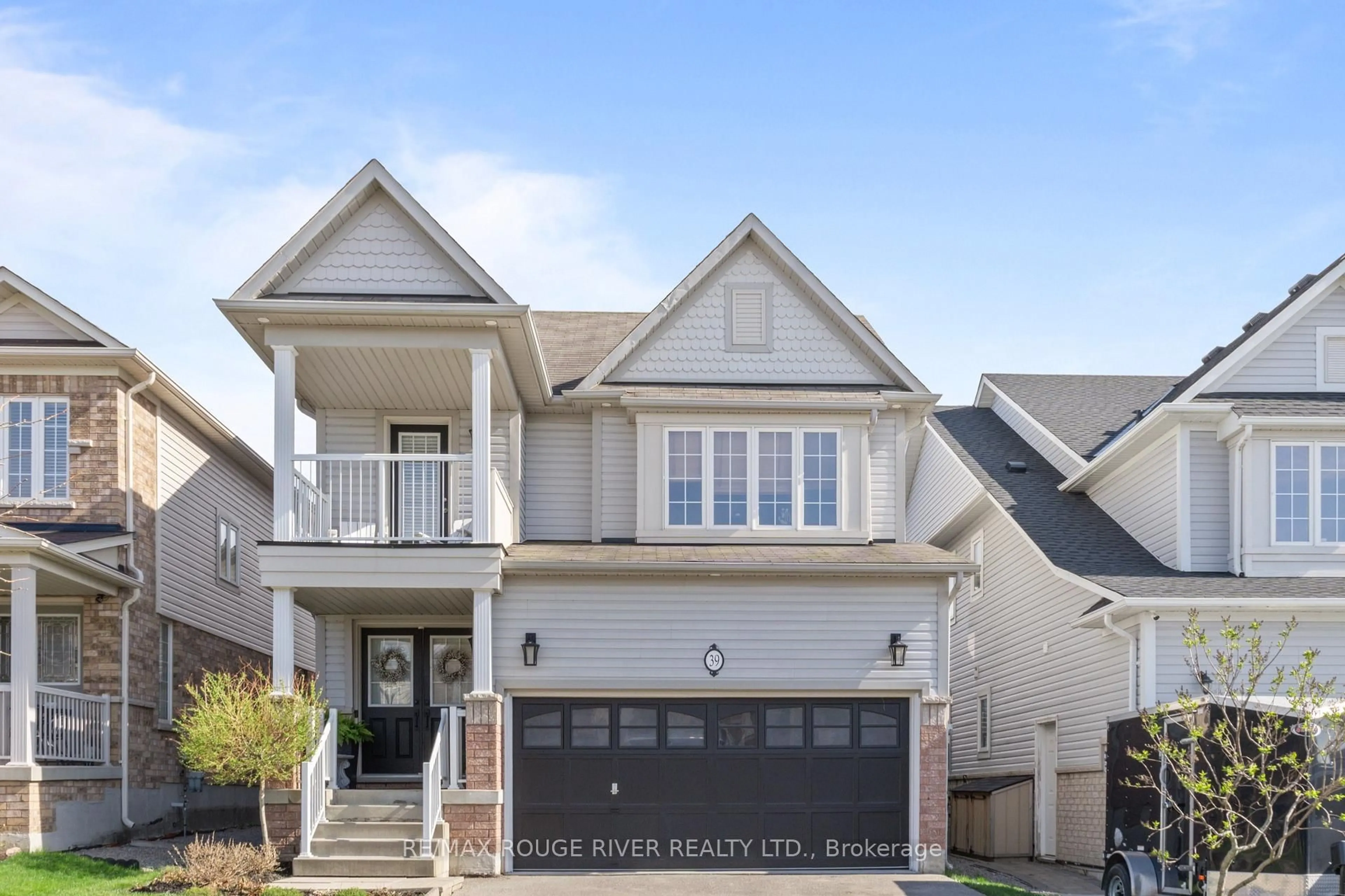 Home with vinyl exterior material, street for 39 Bathgate Cres, Clarington Ontario L1E 0B3