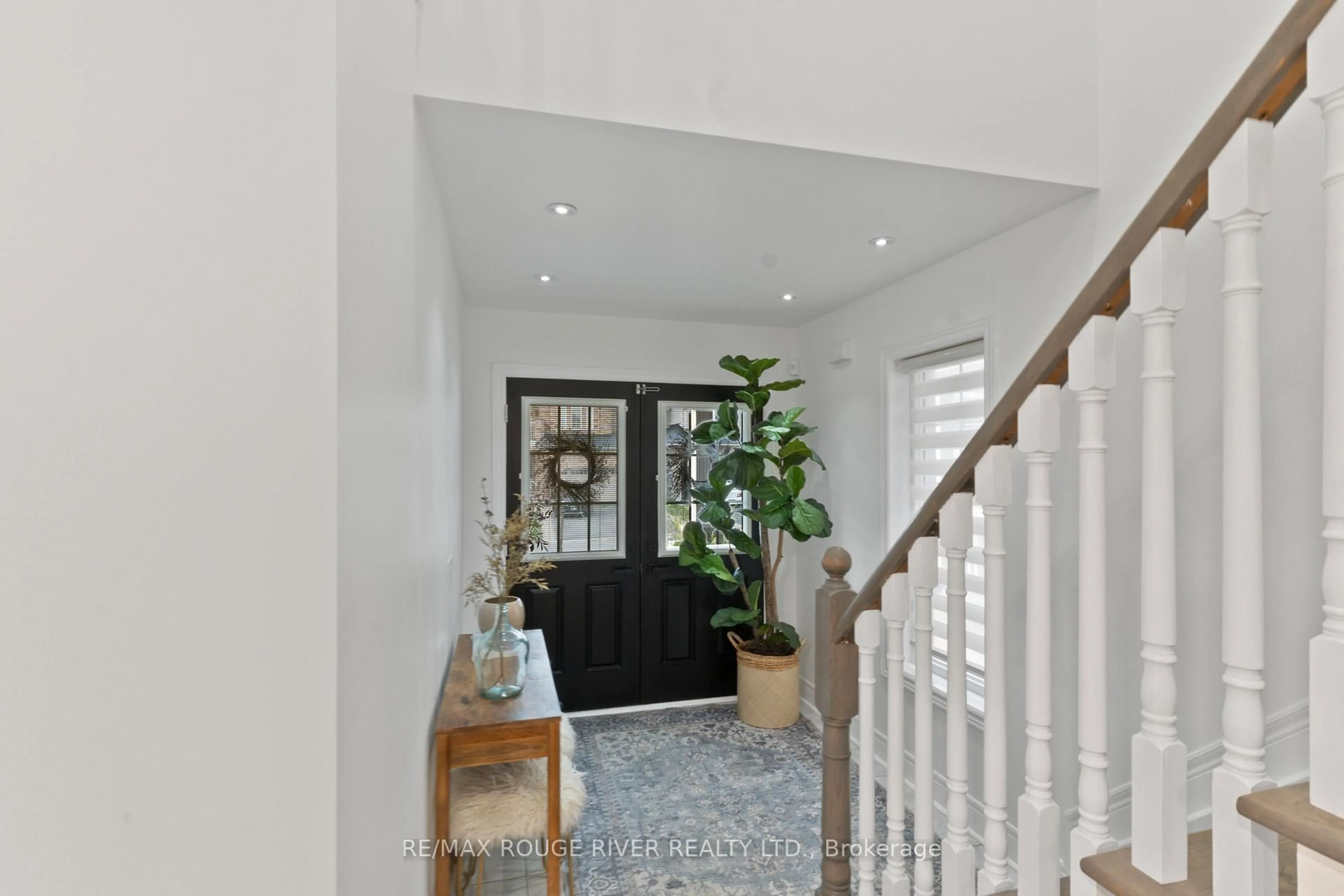 Indoor entryway for 39 Bathgate Cres, Clarington Ontario L1E 0B3