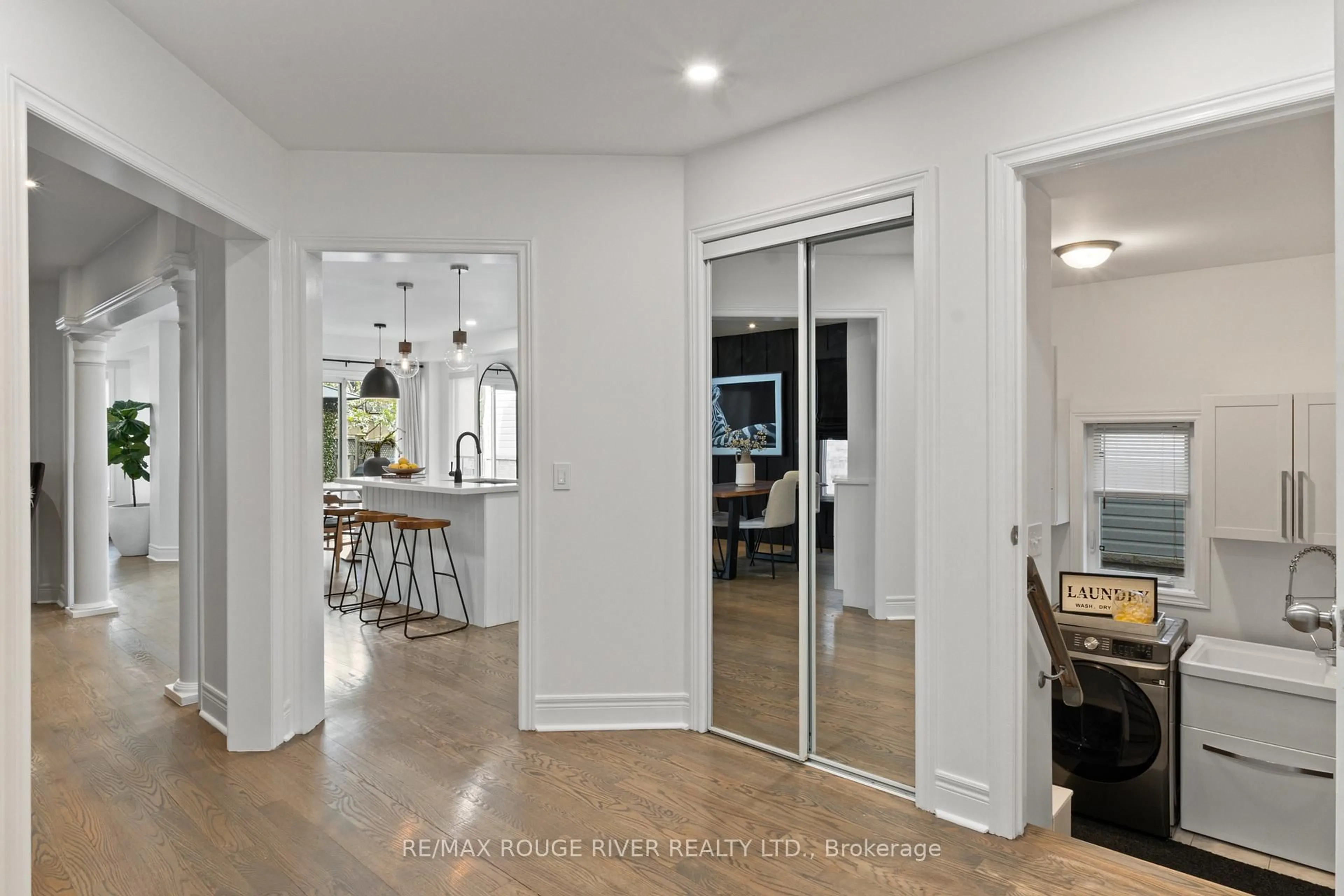 Indoor entryway for 39 Bathgate Cres, Clarington Ontario L1E 0B3