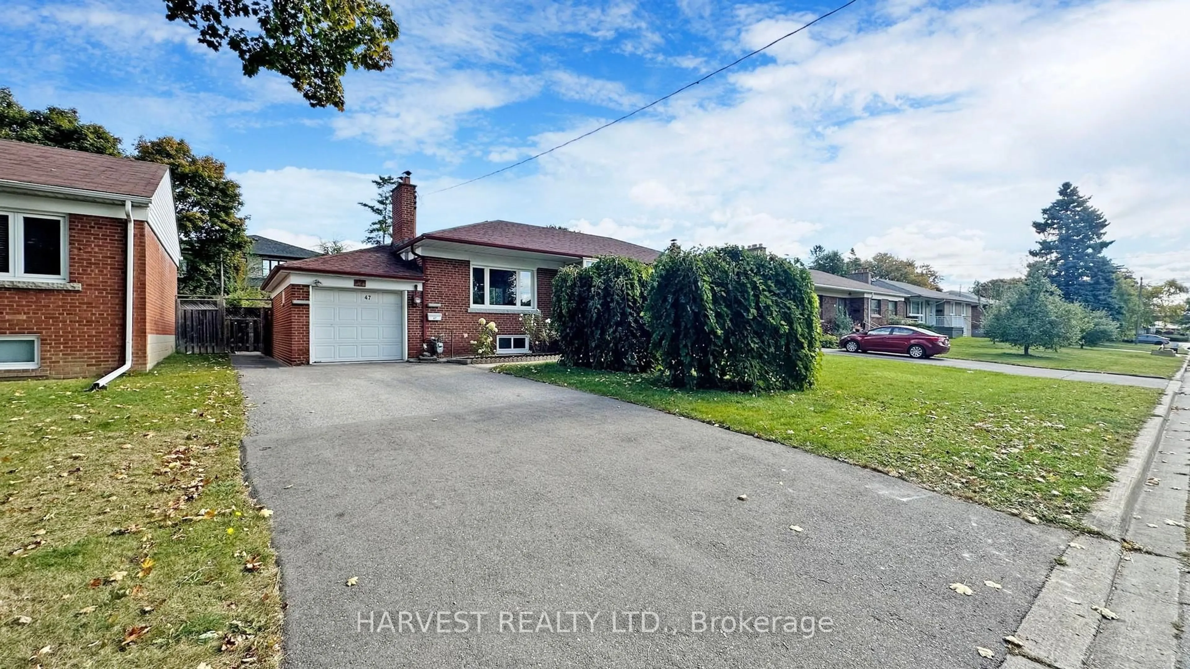A pic from outside/outdoor area/front of a property/back of a property/a pic from drone, street for 47 Commons Dr, Toronto Ontario M1T 1E3