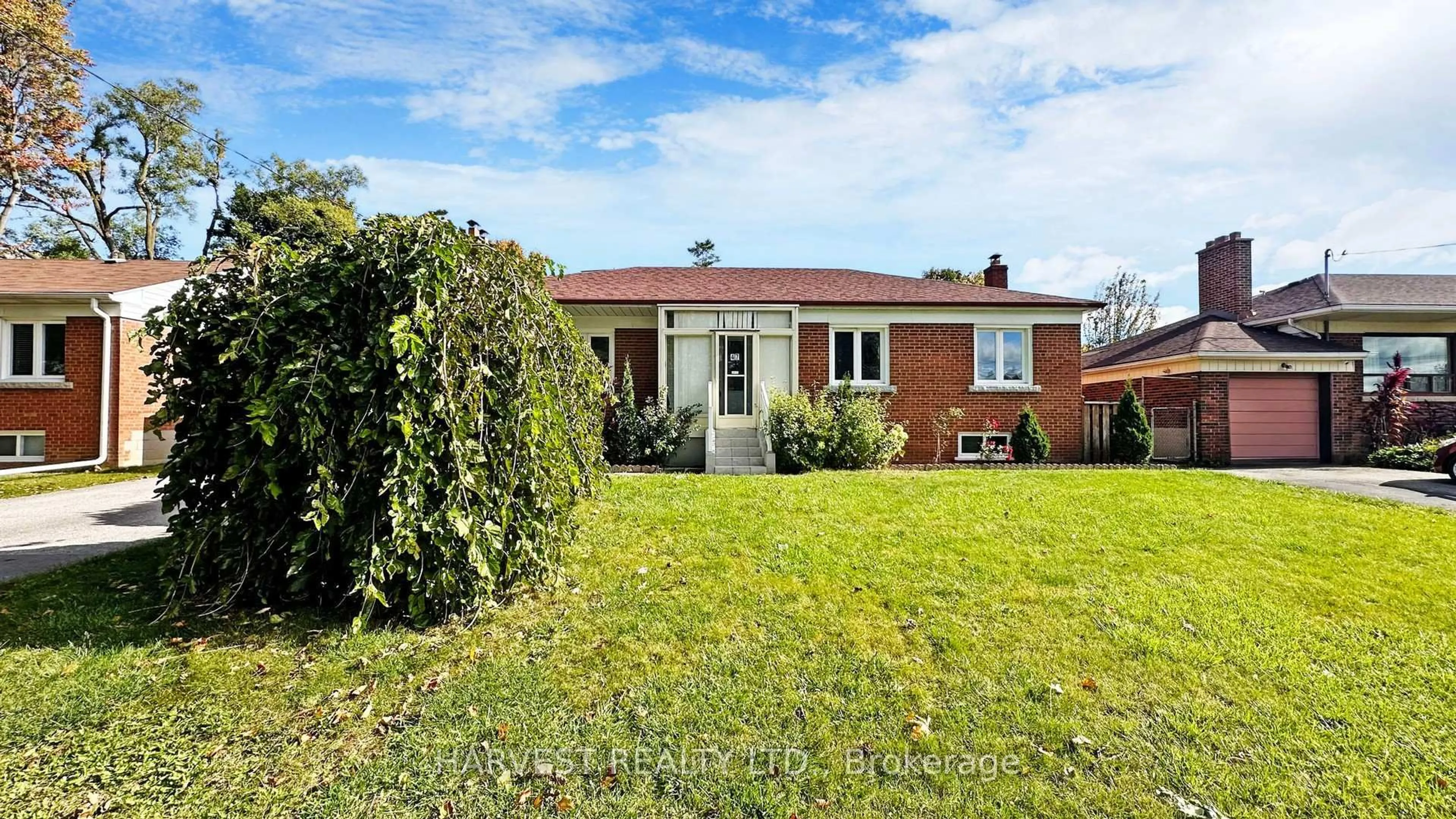 A pic from outside/outdoor area/front of a property/back of a property/a pic from drone, street for 47 Commons Dr, Toronto Ontario M1T 1E3