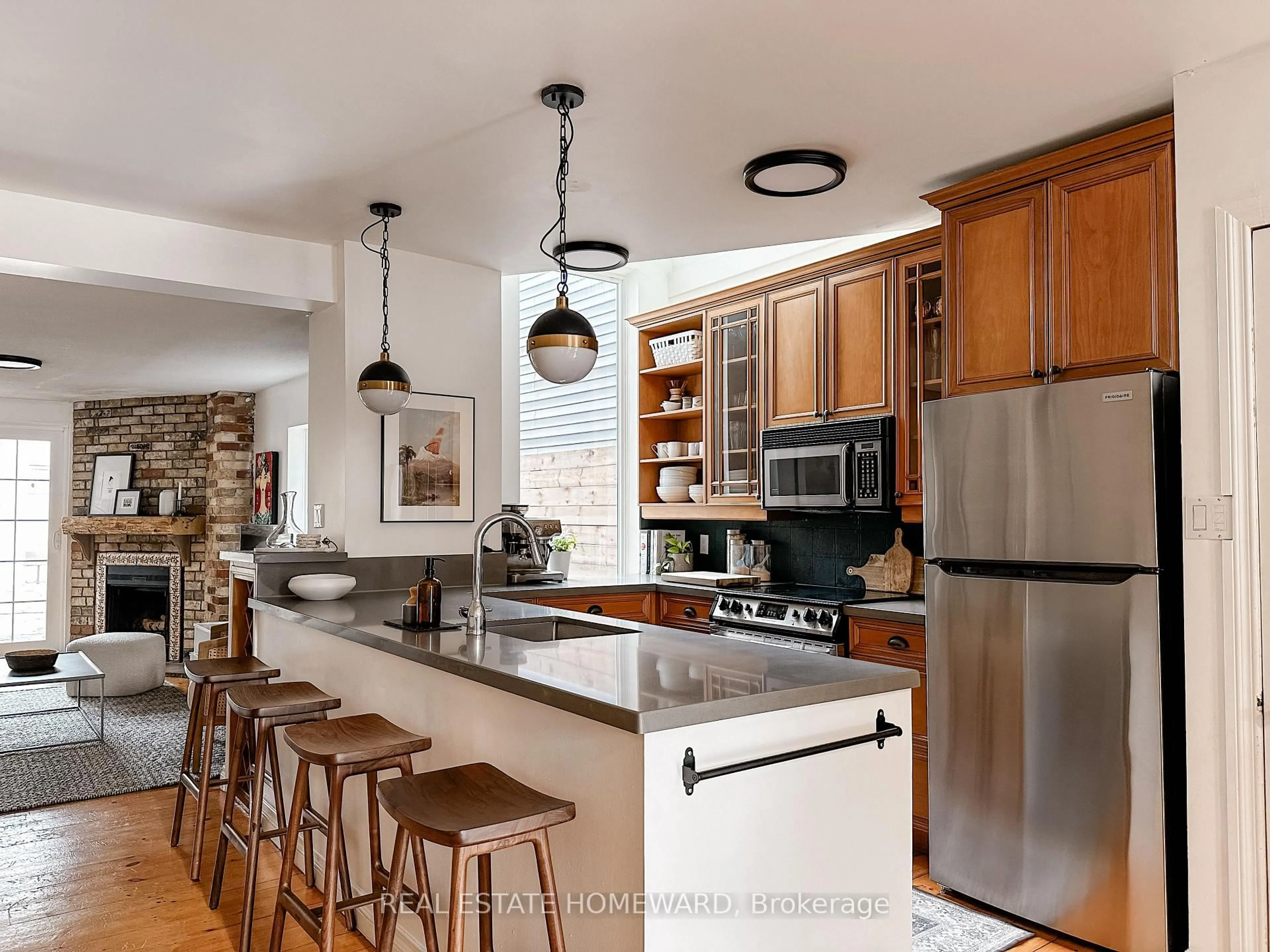 Open concept kitchen, unknown for 211 Hamilton St, Toronto Ontario M4M 2E3