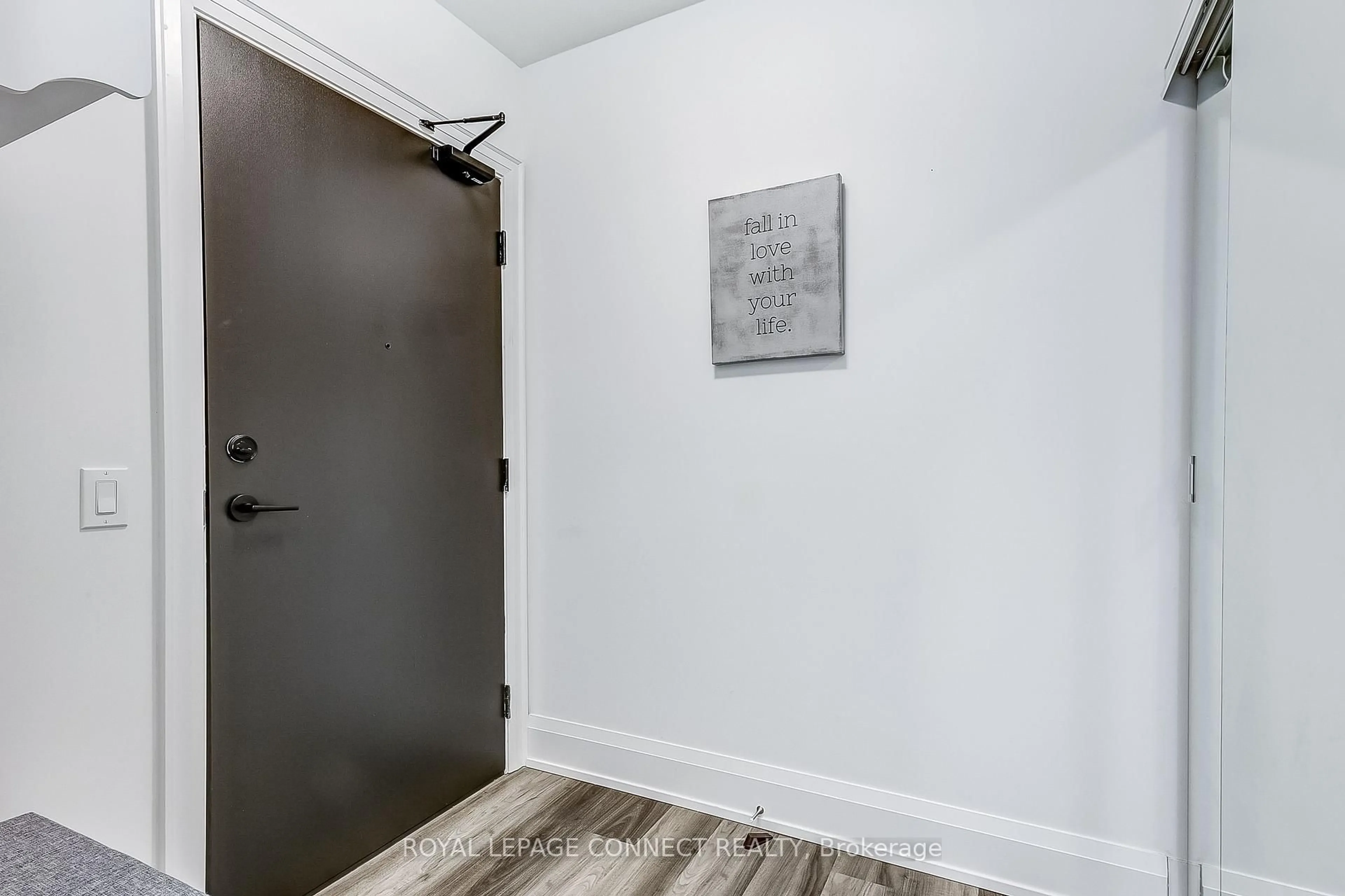 Indoor entryway for 1480 Bayly St #1705, Pickering Ontario L1W 3R5