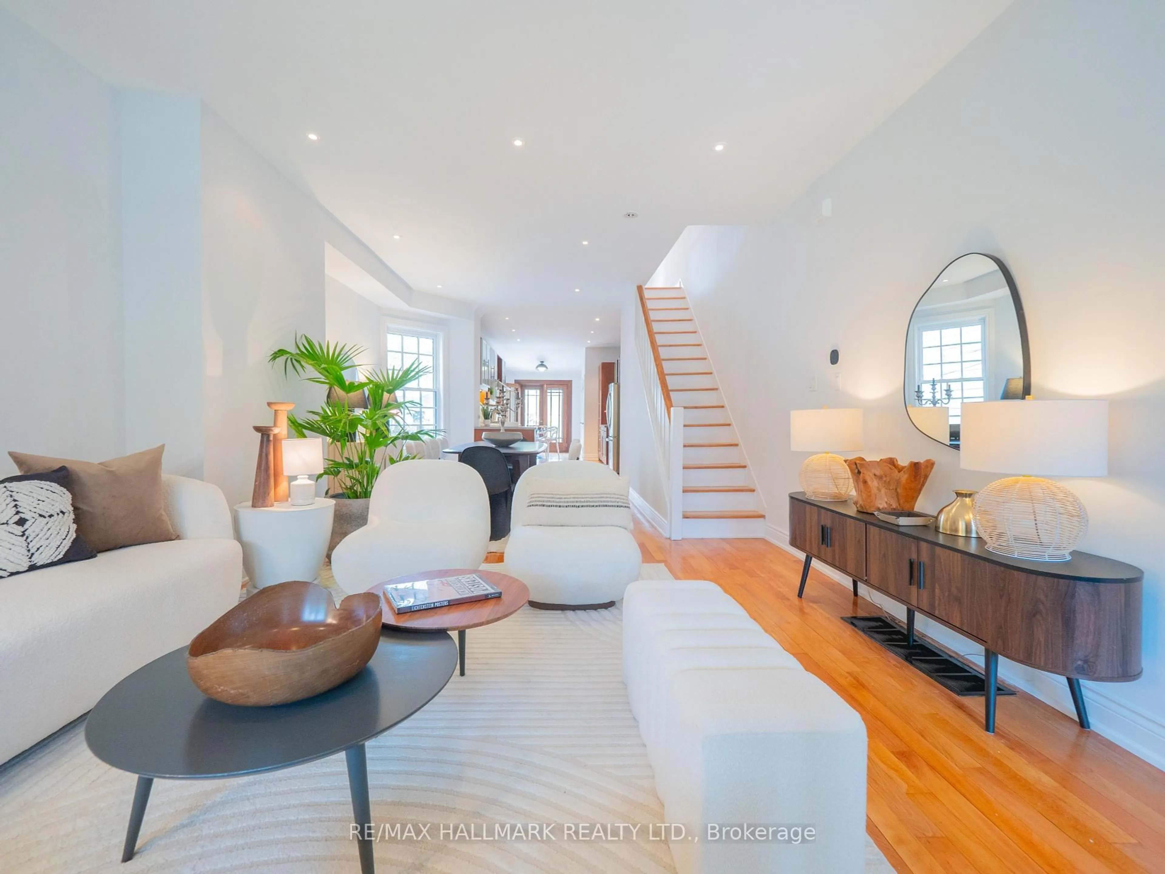 Living room with furniture, unknown for 142 Heward Ave, Toronto Ontario M4M 2T7