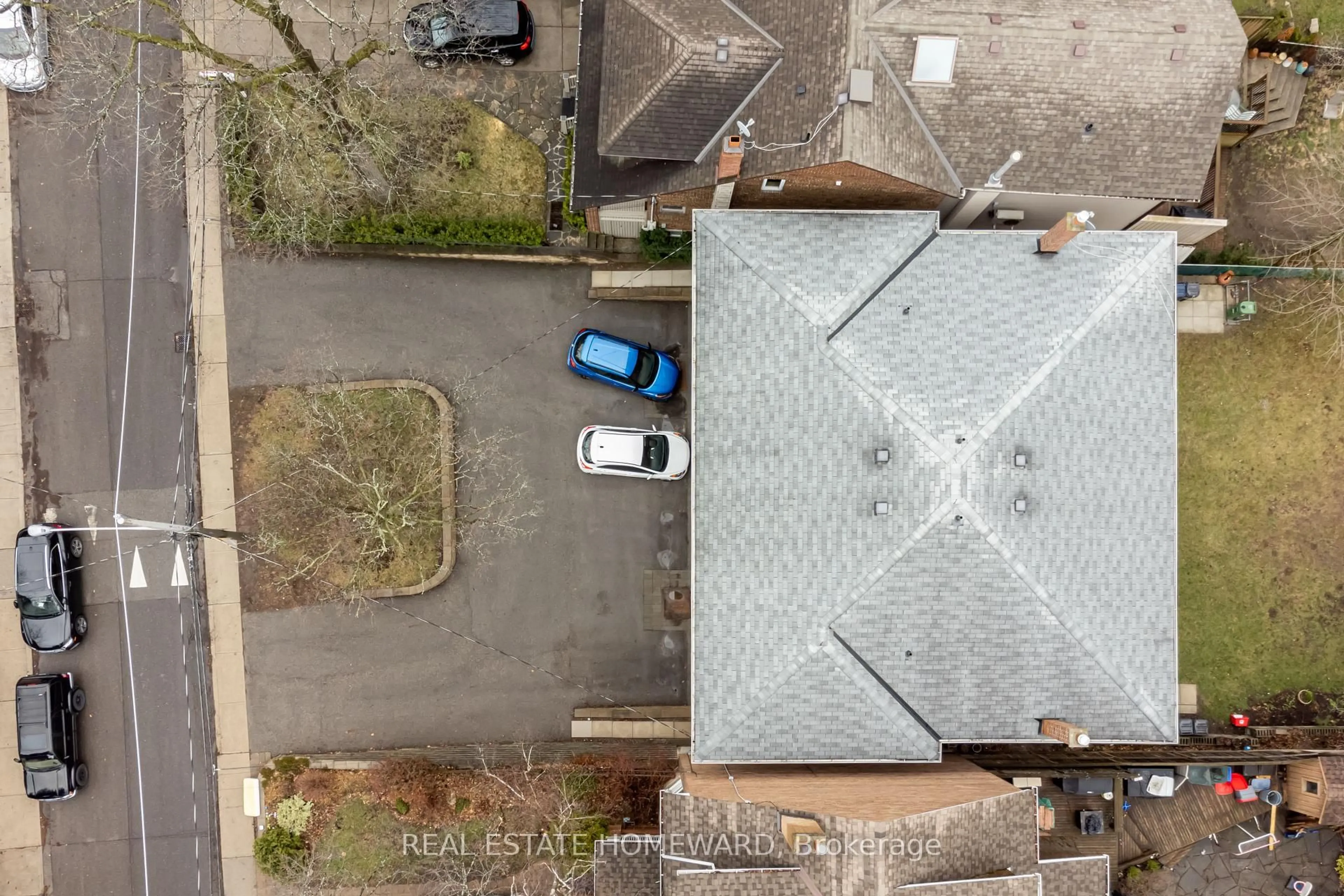A pic from outside/outdoor area/front of a property/back of a property/a pic from drone, street for 176/178 Balsam Ave, Toronto Ontario M4E 3C1