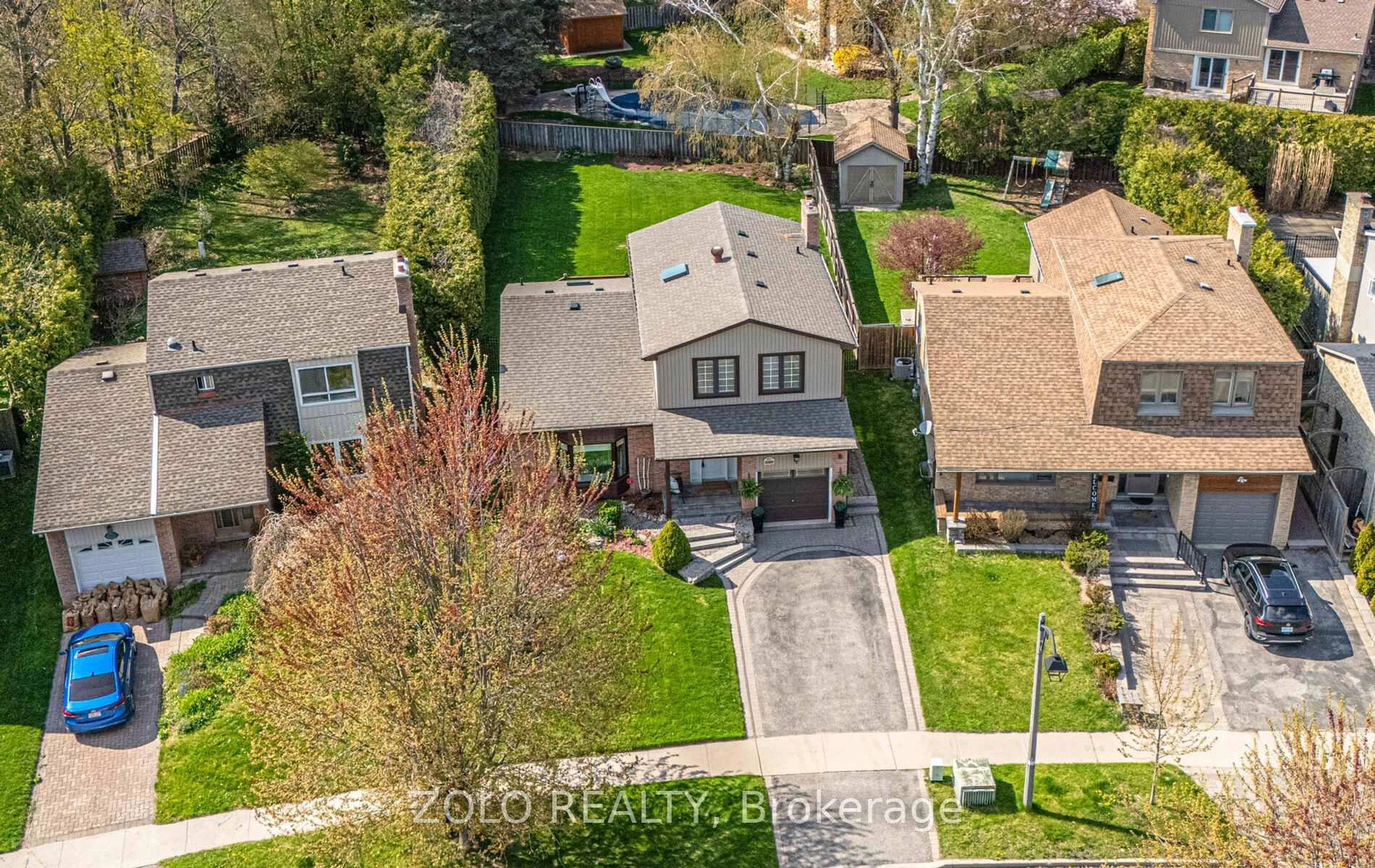 A pic from outside/outdoor area/front of a property/back of a property/a pic from drone, street for 1922 Bowler Dr, Pickering Ontario L1V 3K5