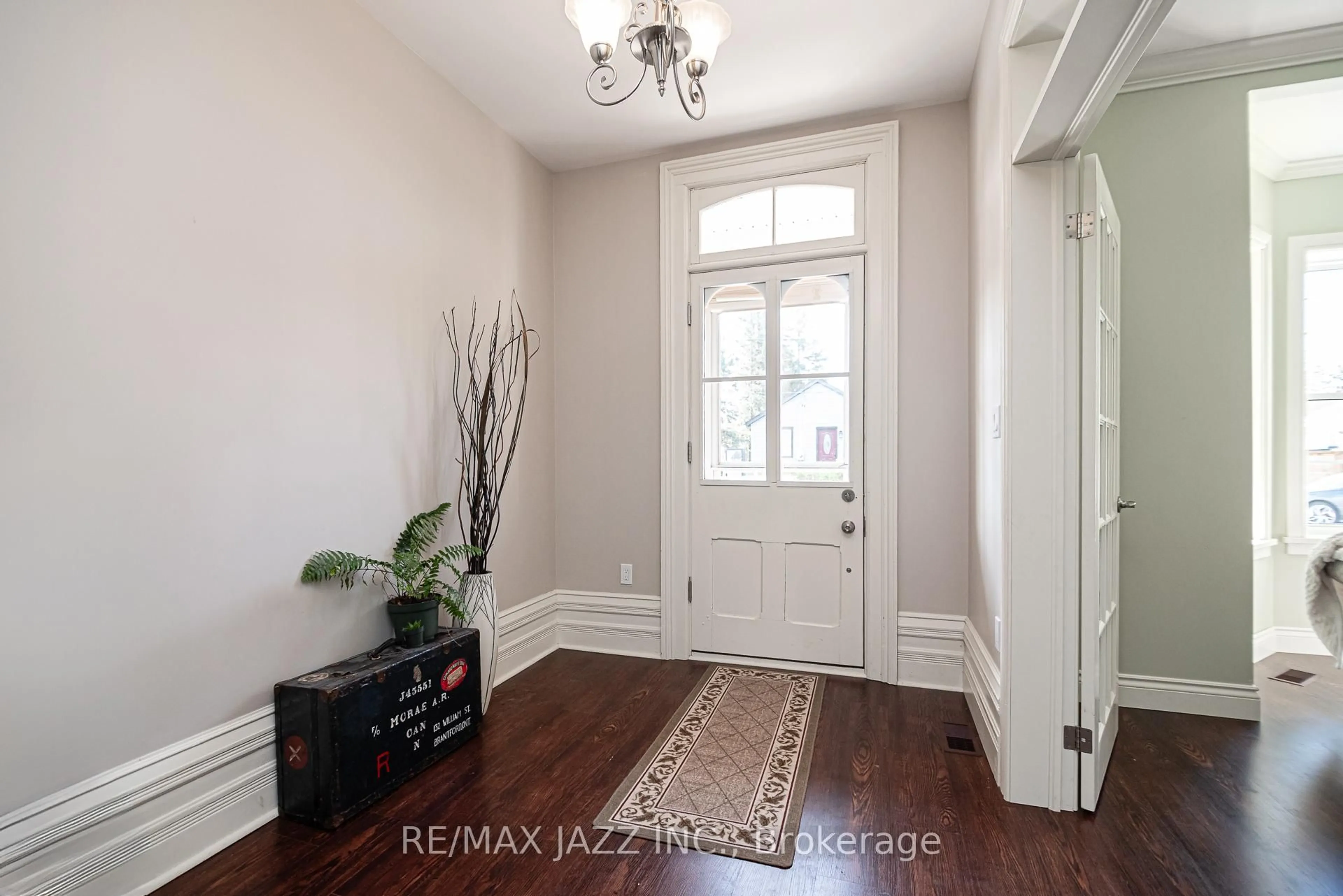 Indoor entryway for 28 Emily St, Clarington Ontario L1B 1H3