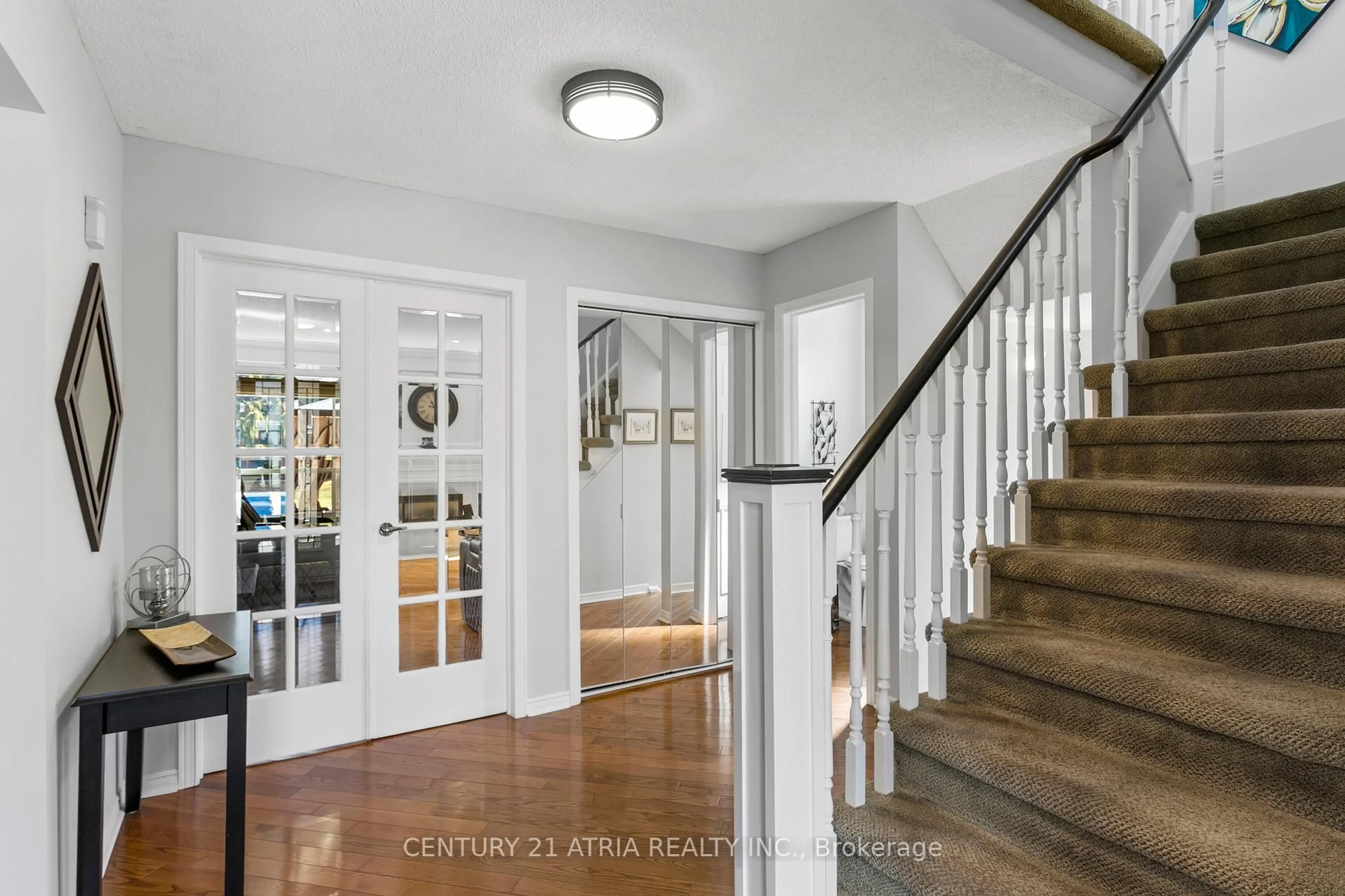 Indoor entryway for 757 Greenbriar Dr, Oshawa Ontario L1G 7J5