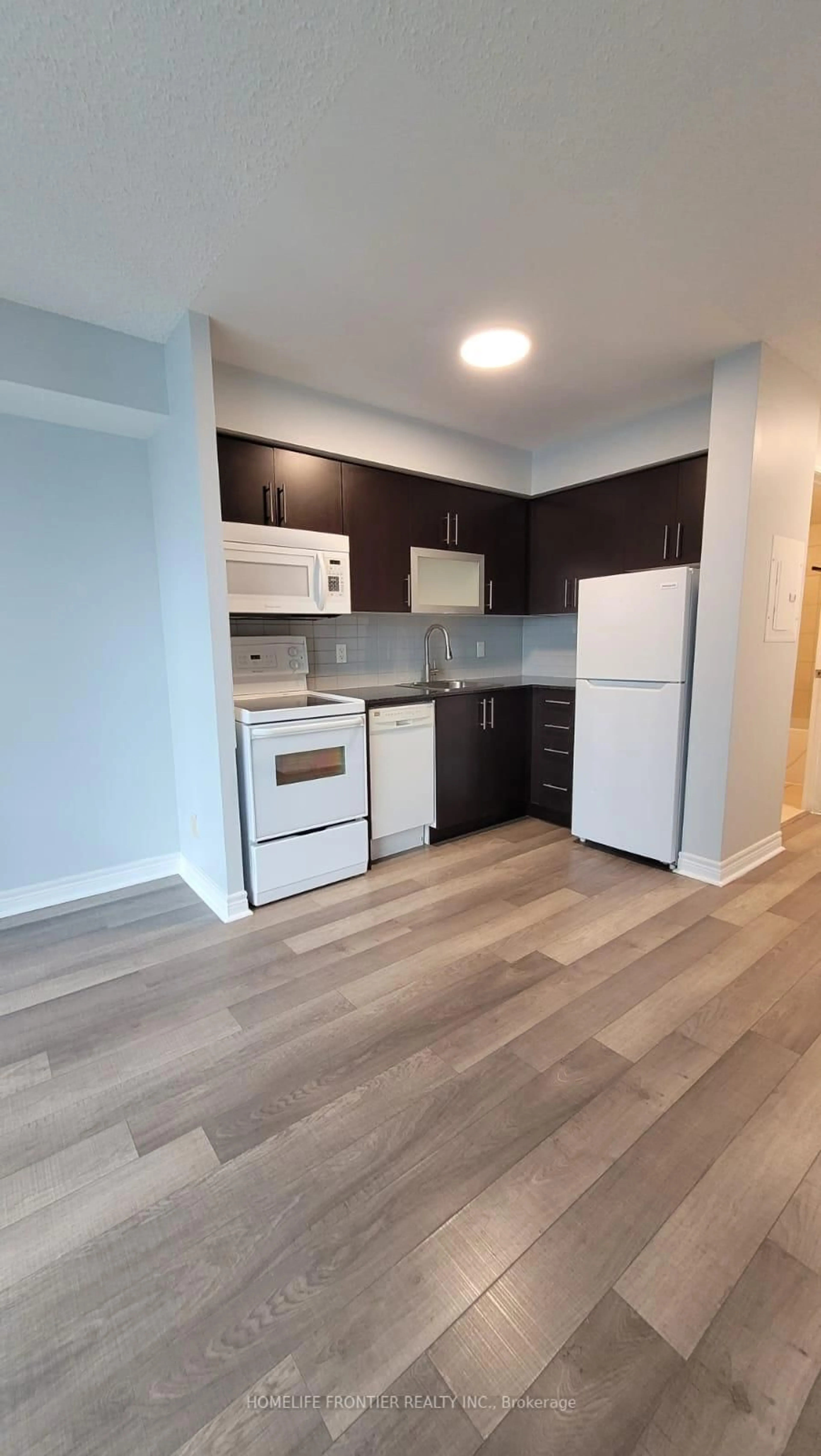 Standard kitchen, wood/laminate floor for 50 Town Centre Crt #1705, Toronto Ontario M1P 4Y7