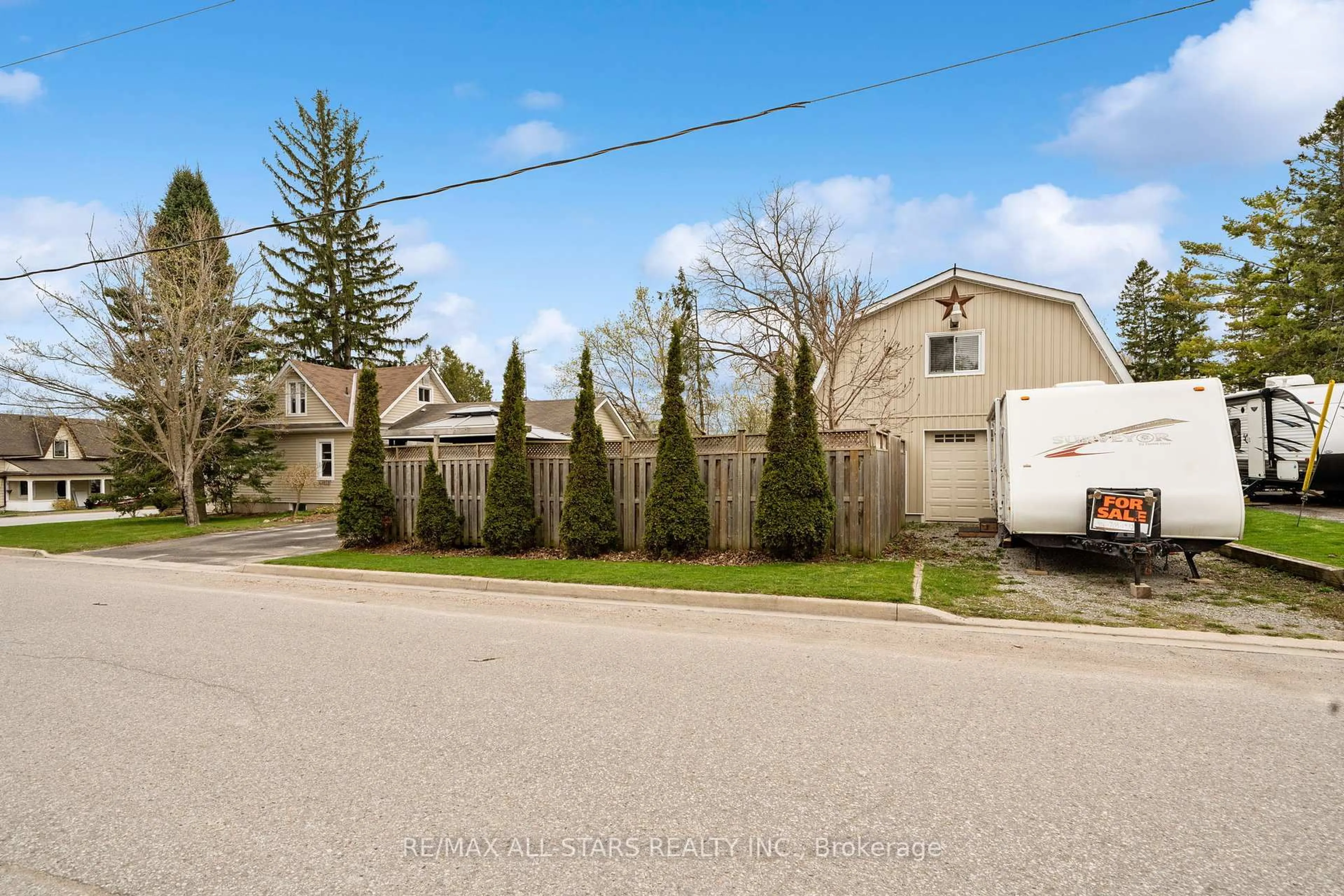 A pic from outside/outdoor area/front of a property/back of a property/a pic from drone, street for 2 Henrietta St, Scugog Ontario L0C 1G0