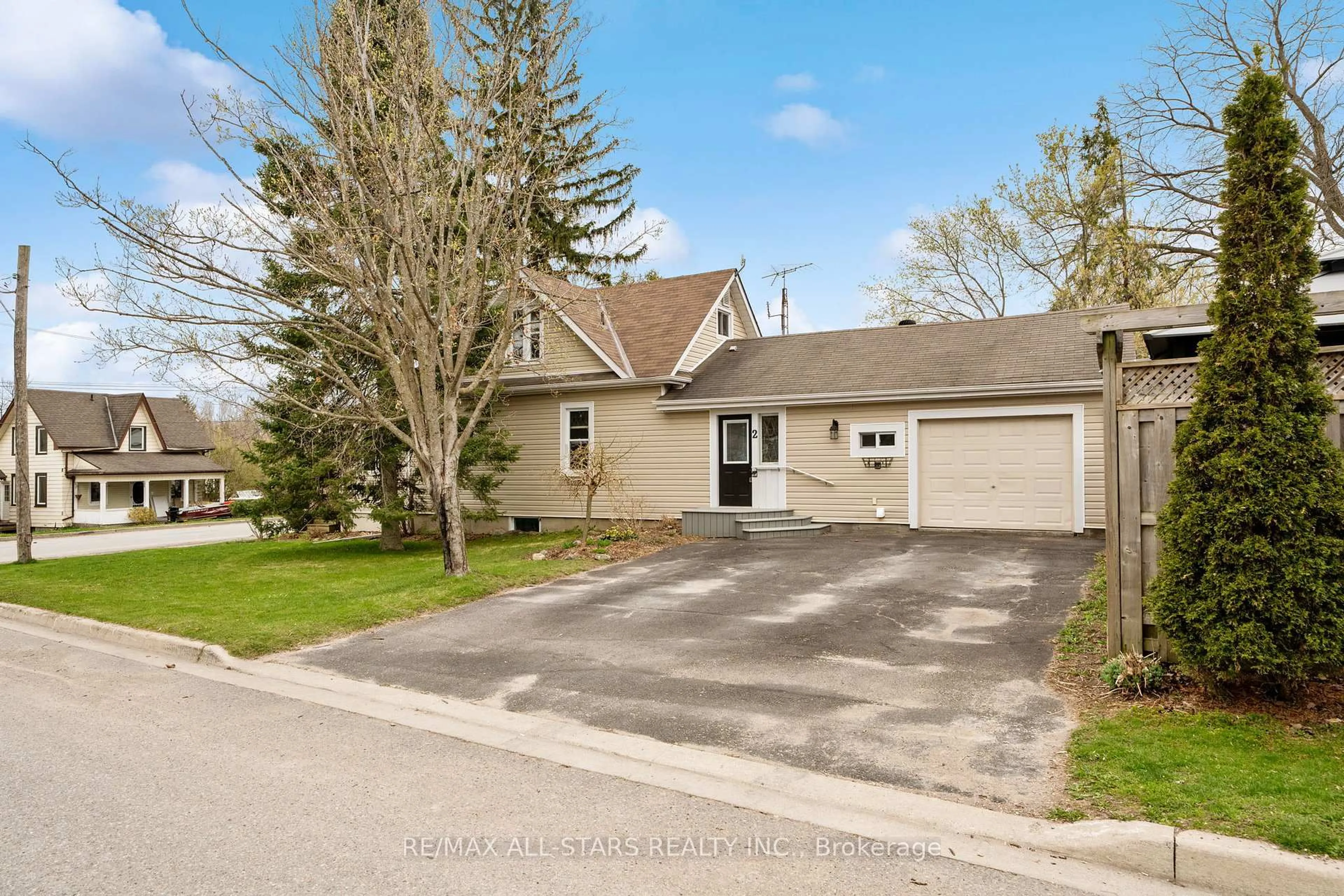 A pic from outside/outdoor area/front of a property/back of a property/a pic from drone, street for 2 Henrietta St, Scugog Ontario L0C 1G0