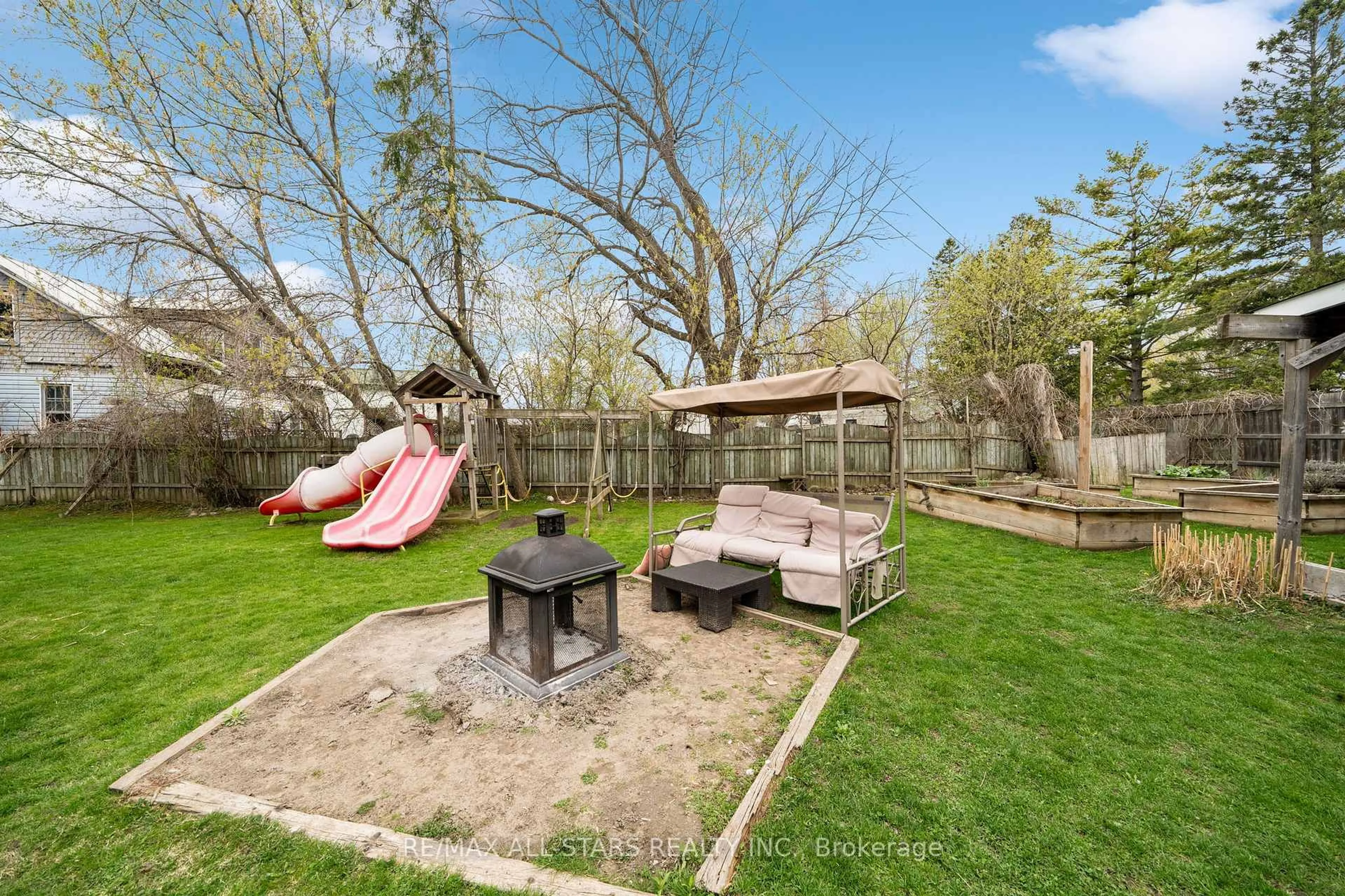 Patio, street for 2 Henrietta St, Scugog Ontario L0C 1G0