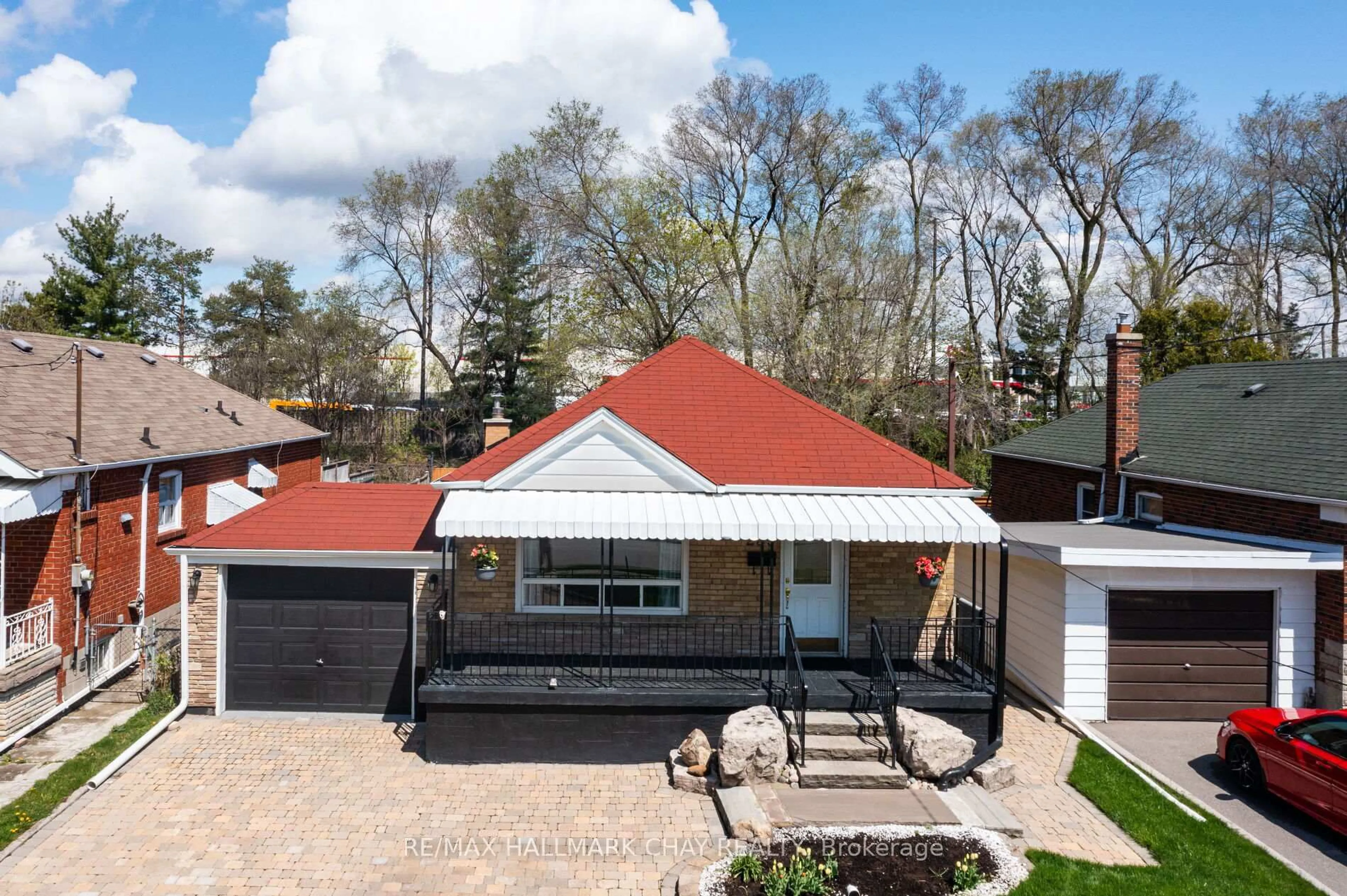 A pic from outside/outdoor area/front of a property/back of a property/a pic from drone, street for 239 Ellington Dr, Toronto Ontario M1R 3Y2