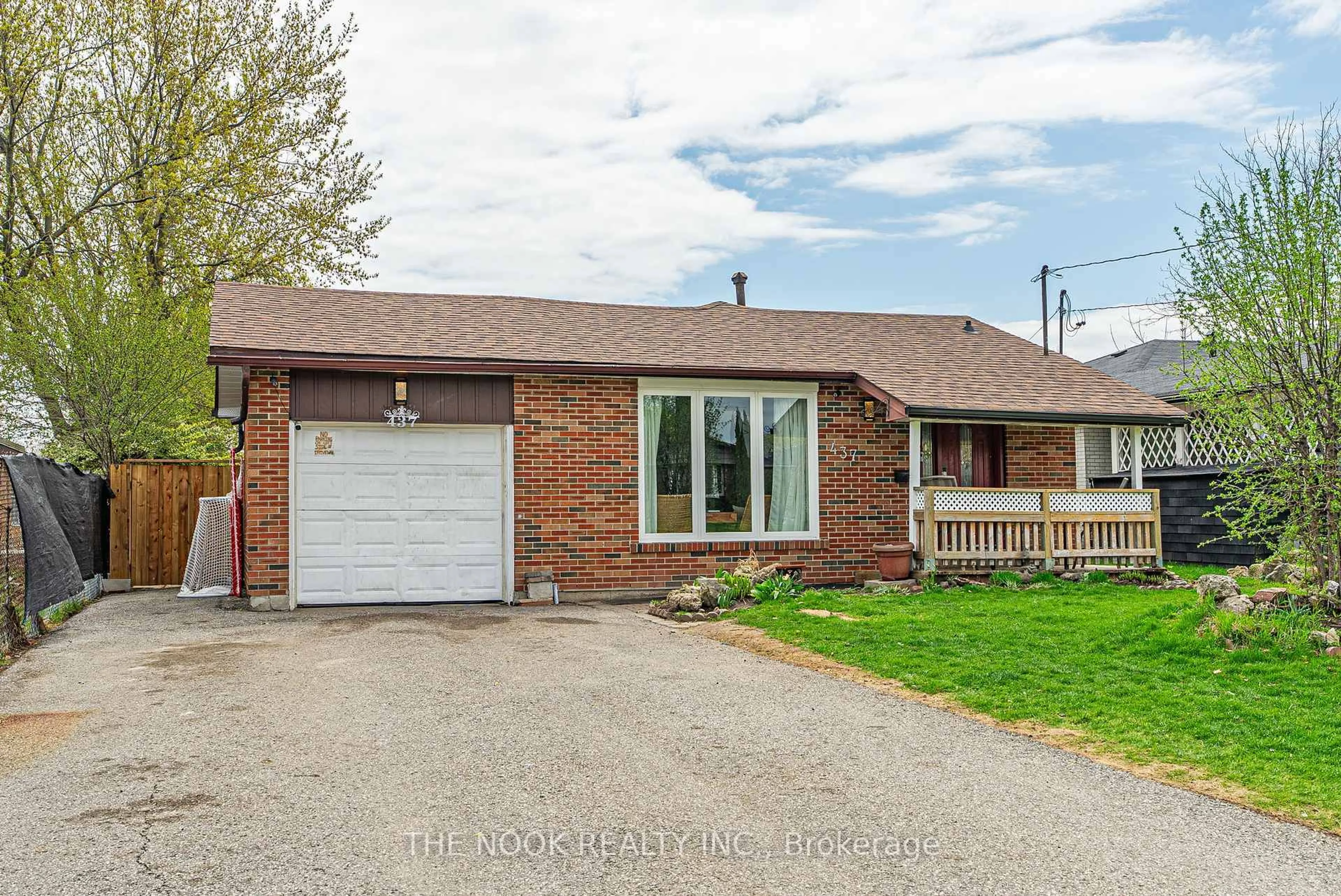 Home with brick exterior material, street for 437 ADELAIDE Ave, Oshawa Ontario L1G 2A4