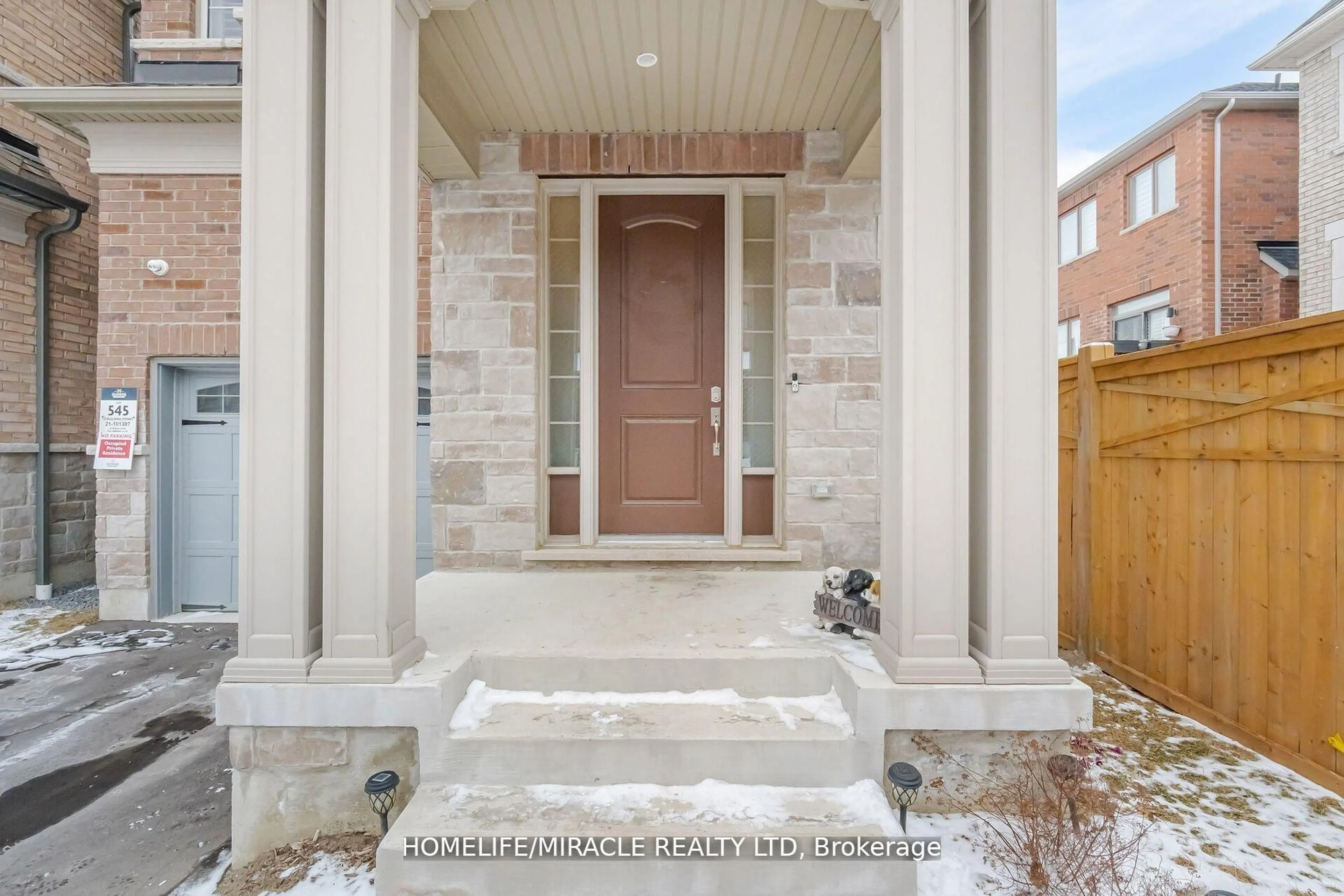 Indoor entryway for 30 Gillivary Dr, Whitby Ontario L1P 0C9