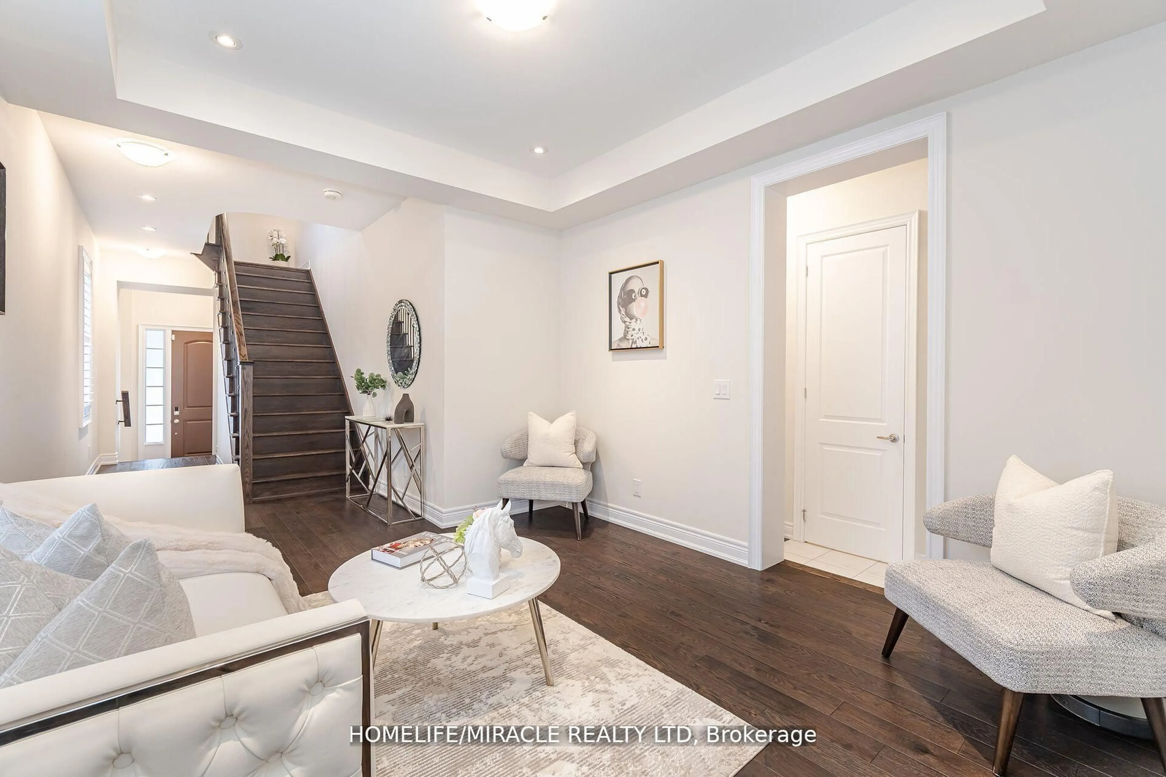 Indoor entryway for 30 Gillivary Dr, Whitby Ontario L1P 0C9