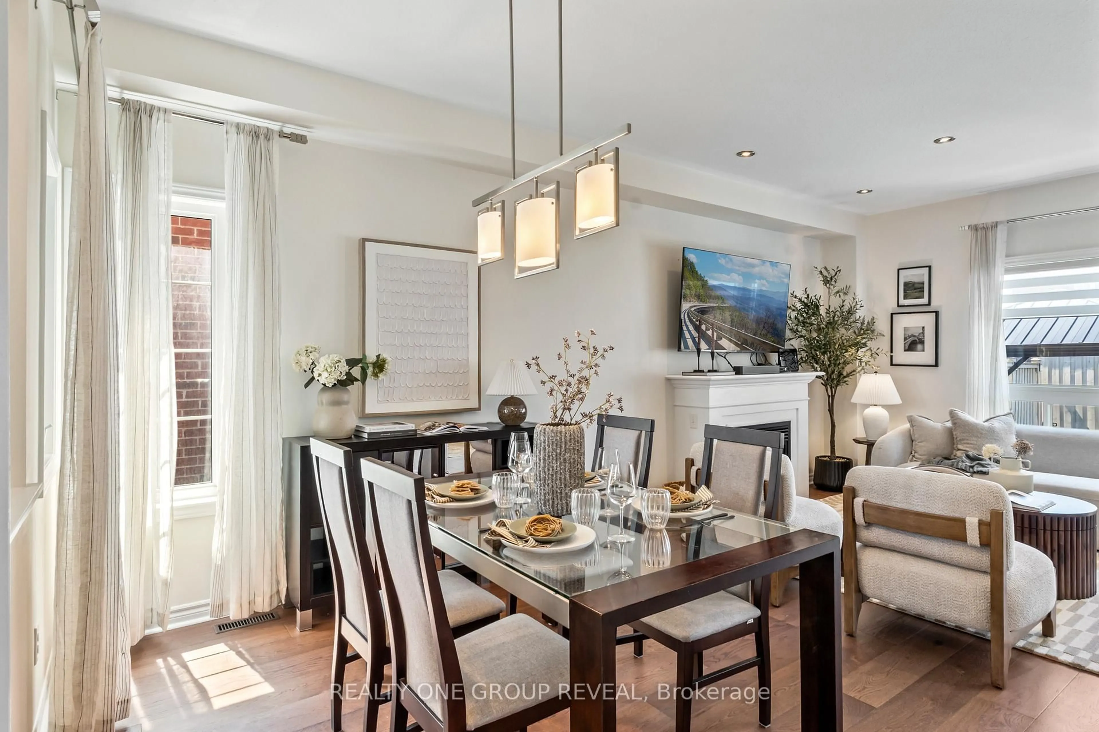 Dining room, unknown for 111 Glen Eagles Dr, Clarington Ontario L1E 3H8