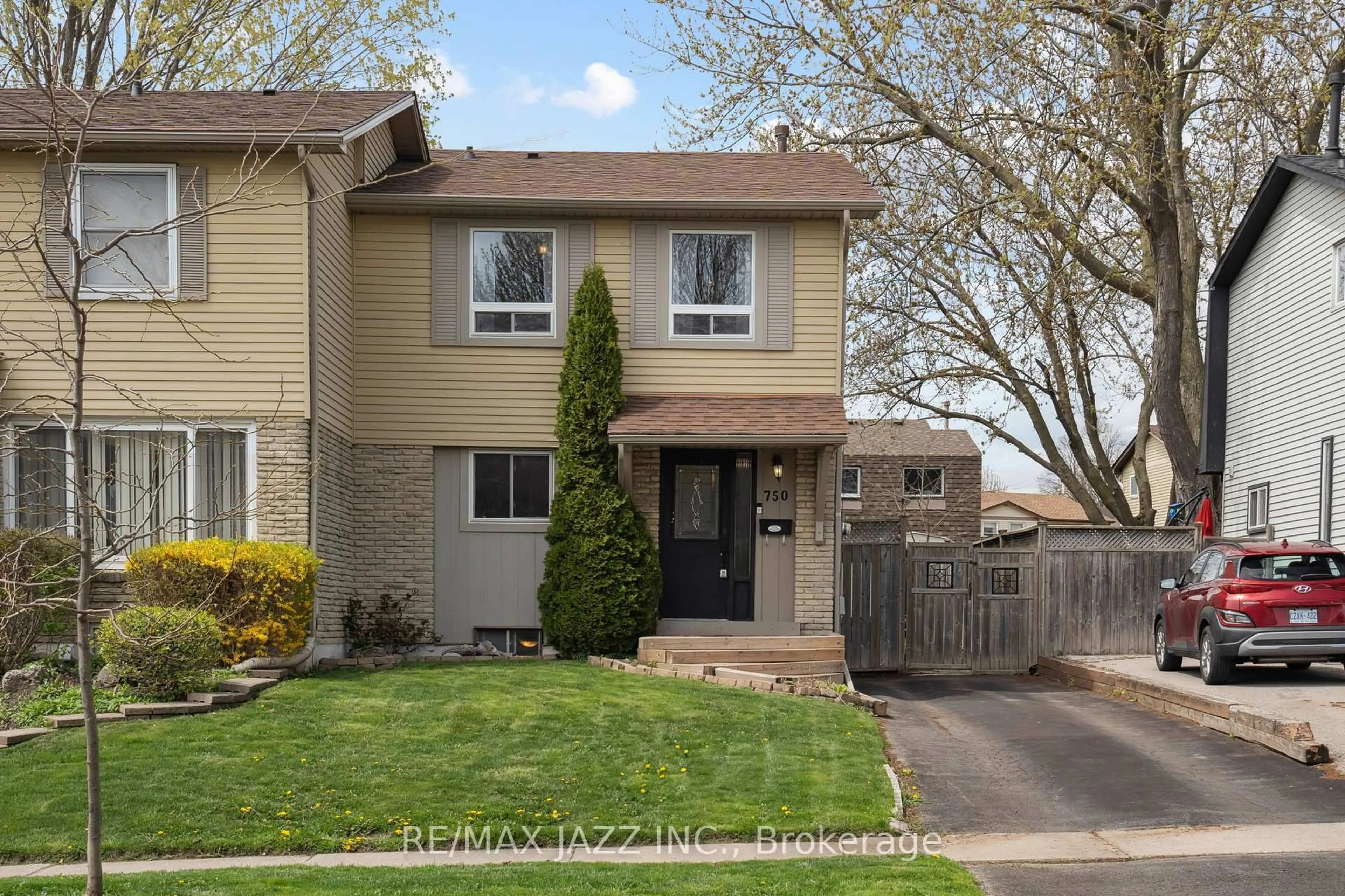Home with vinyl exterior material, street for 750 Hillcroft St, Oshawa Ontario L1G 7H6
