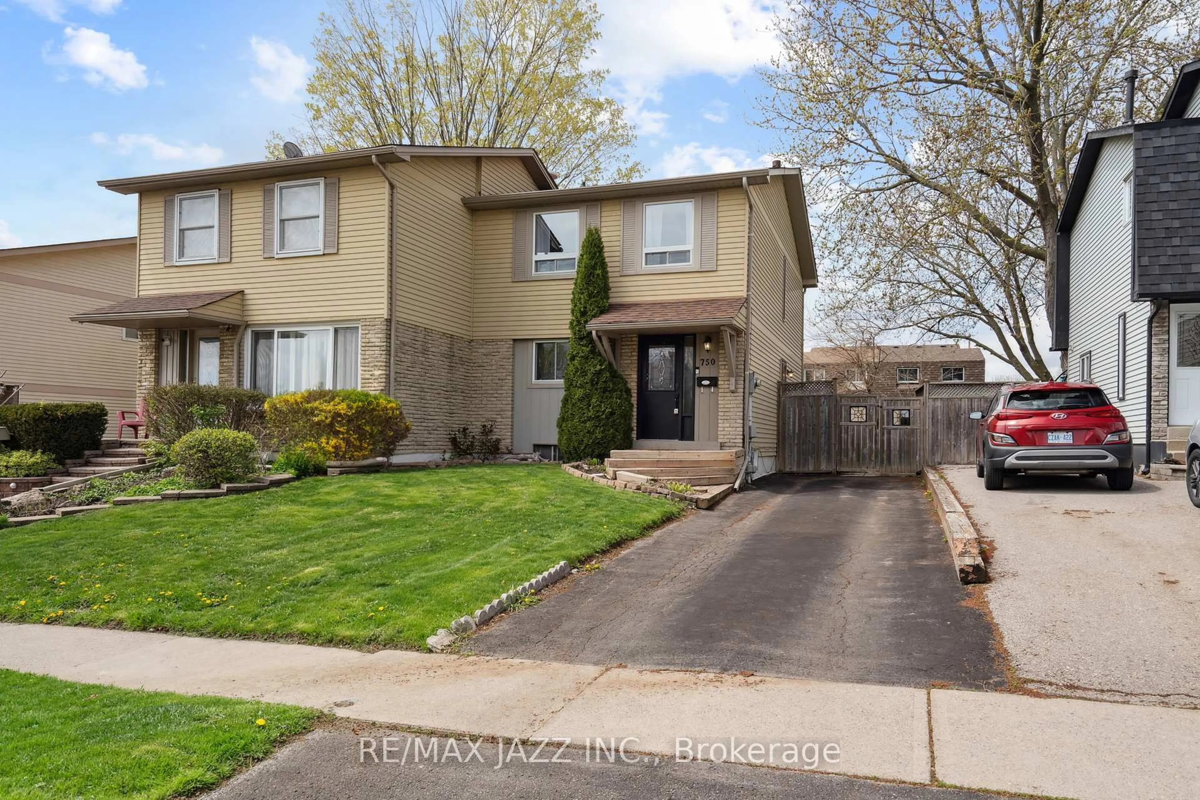 Home with vinyl exterior material, street for 750 Hillcroft St, Oshawa Ontario L1G 7H6