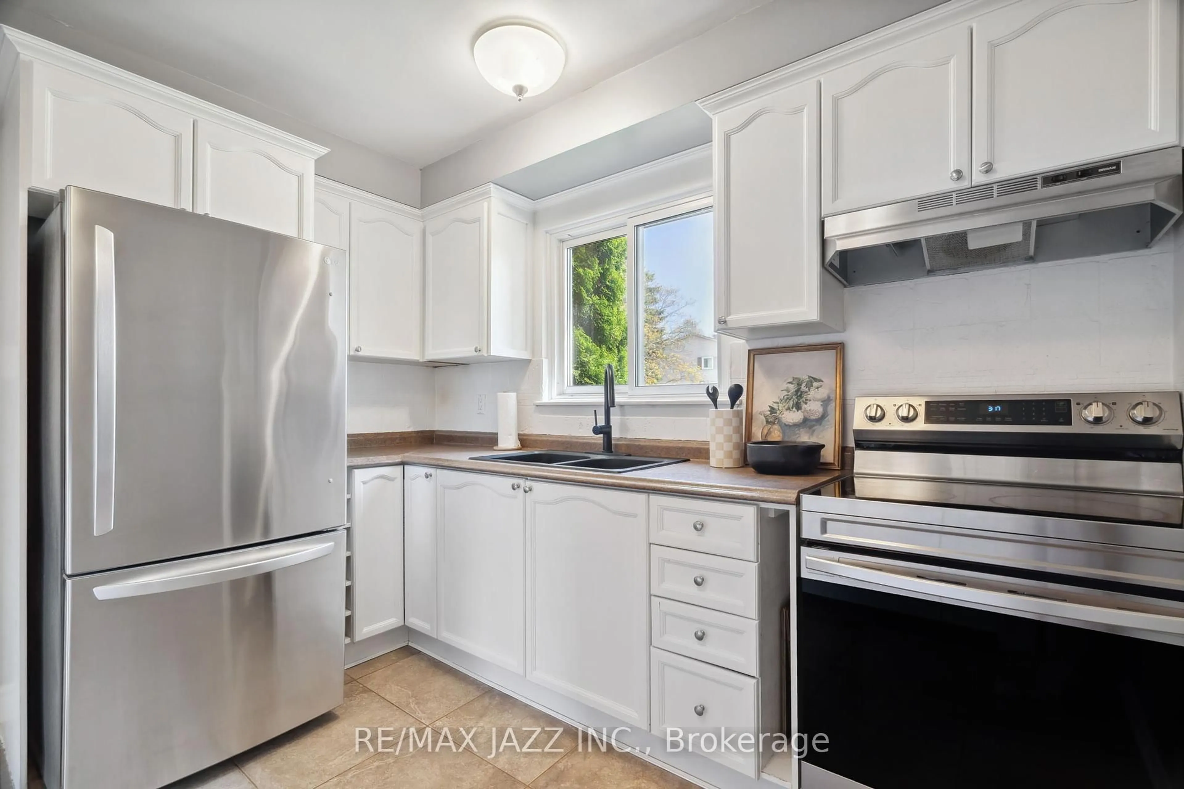 Standard kitchen, unknown for 750 Hillcroft St, Oshawa Ontario L1G 7H6