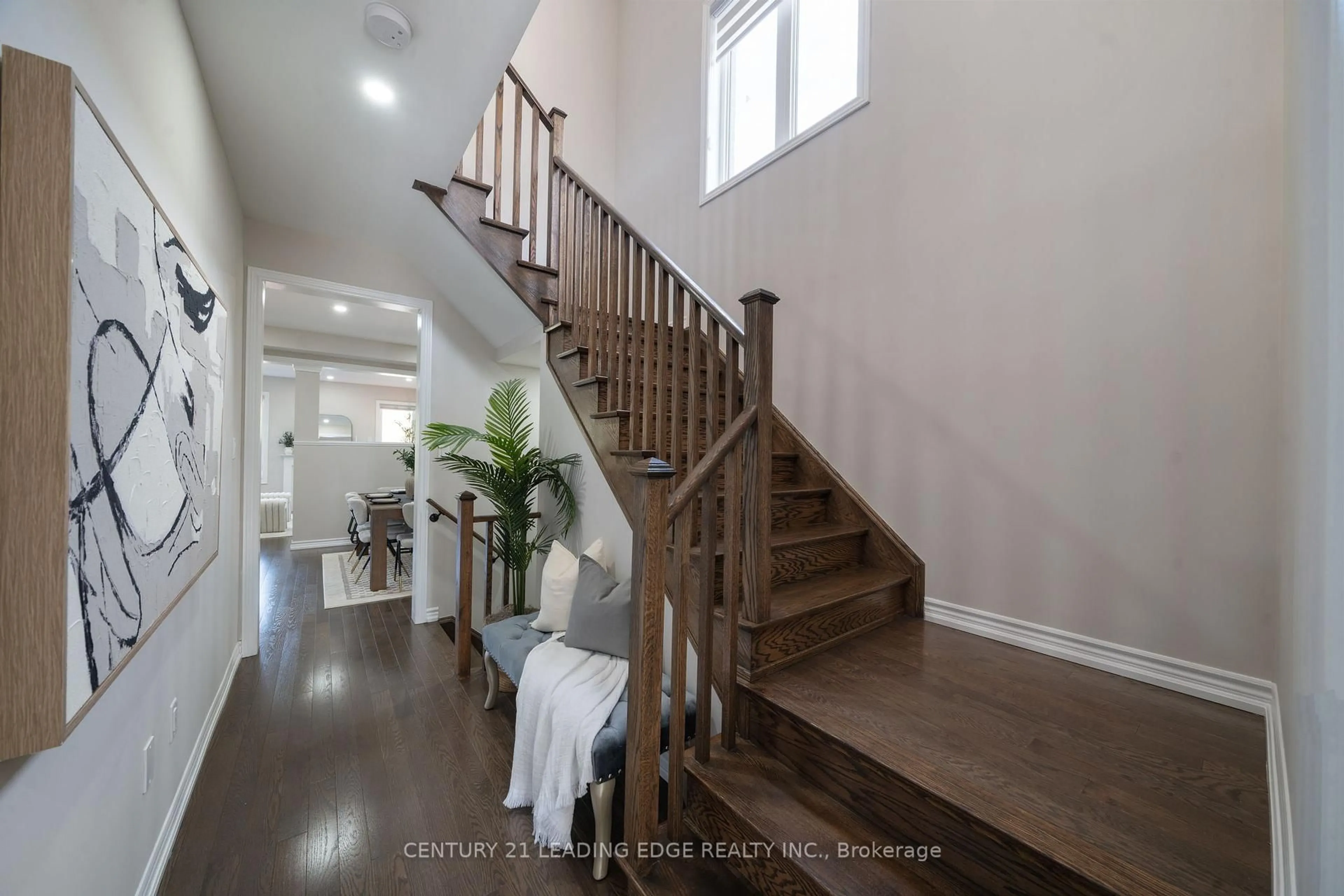 Indoor entryway for 56 Priory Dr, Whitby Ontario L1P 0L2