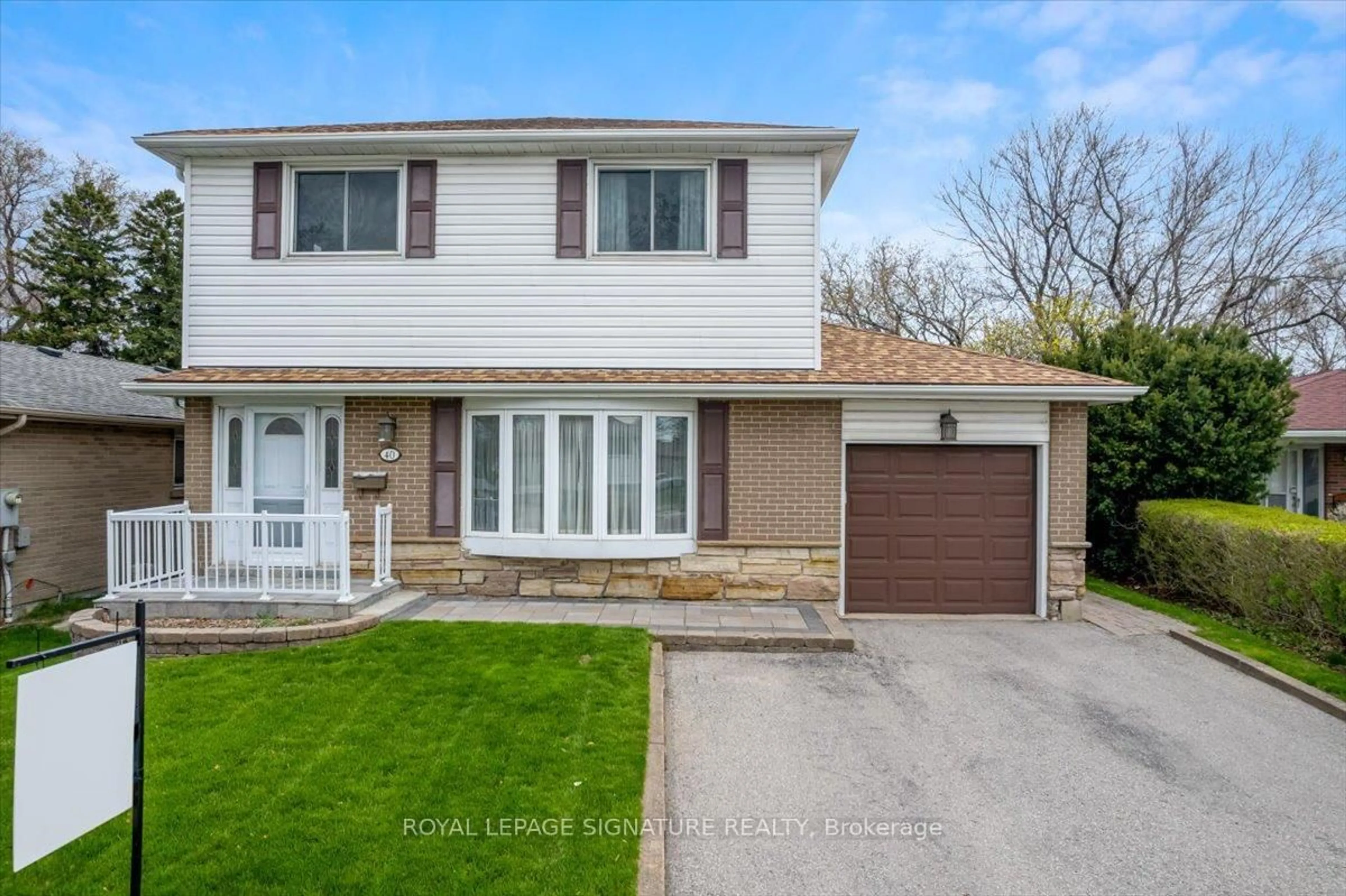 Home with vinyl exterior material, street for 40 Tweedrock Cres, Toronto Ontario M1E 4L5