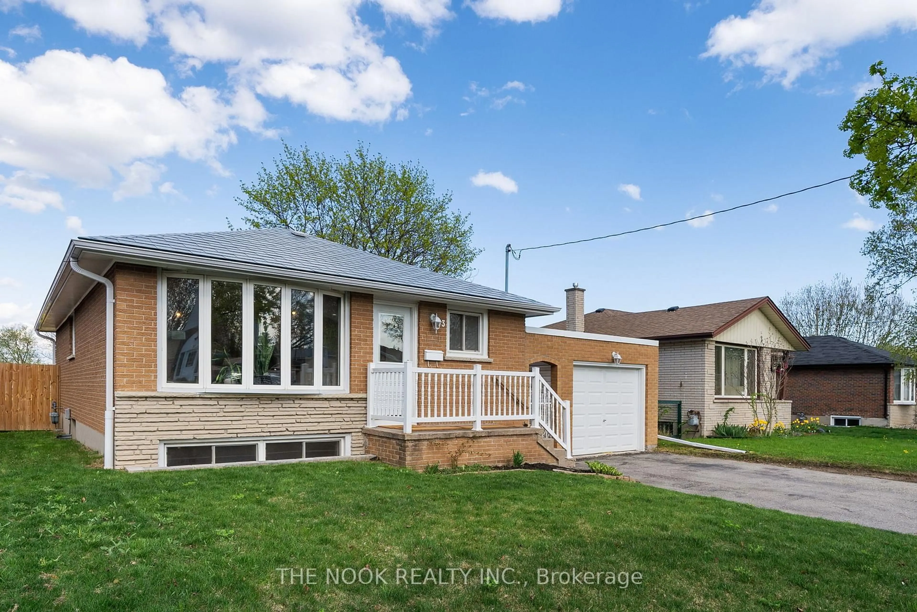 Home with vinyl exterior material, street for 73 Vancouver Crt, Oshawa Ontario L1J 5X3