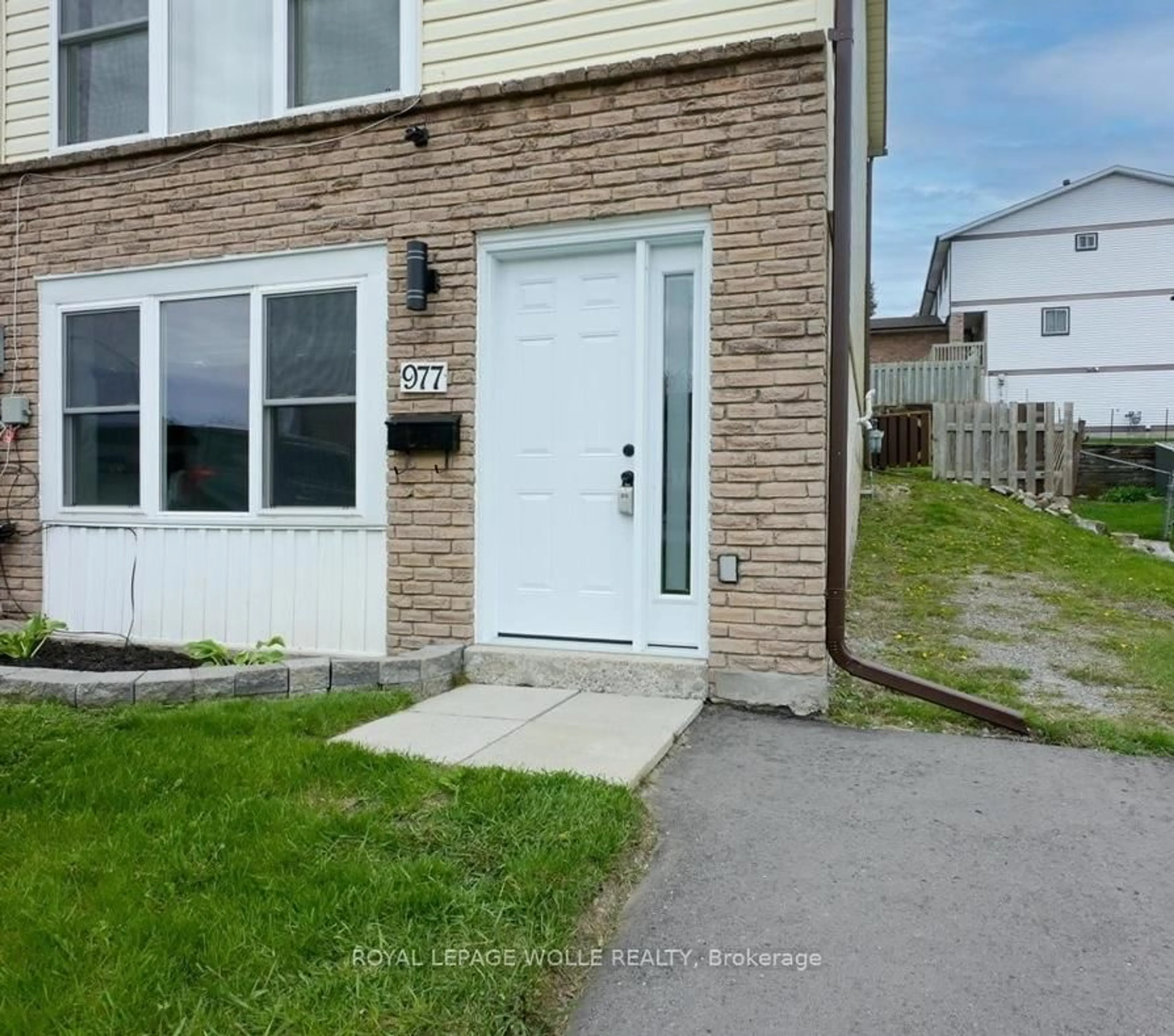 Unknown for 977 Southport Dr, Oshawa Ontario L1H 8A2