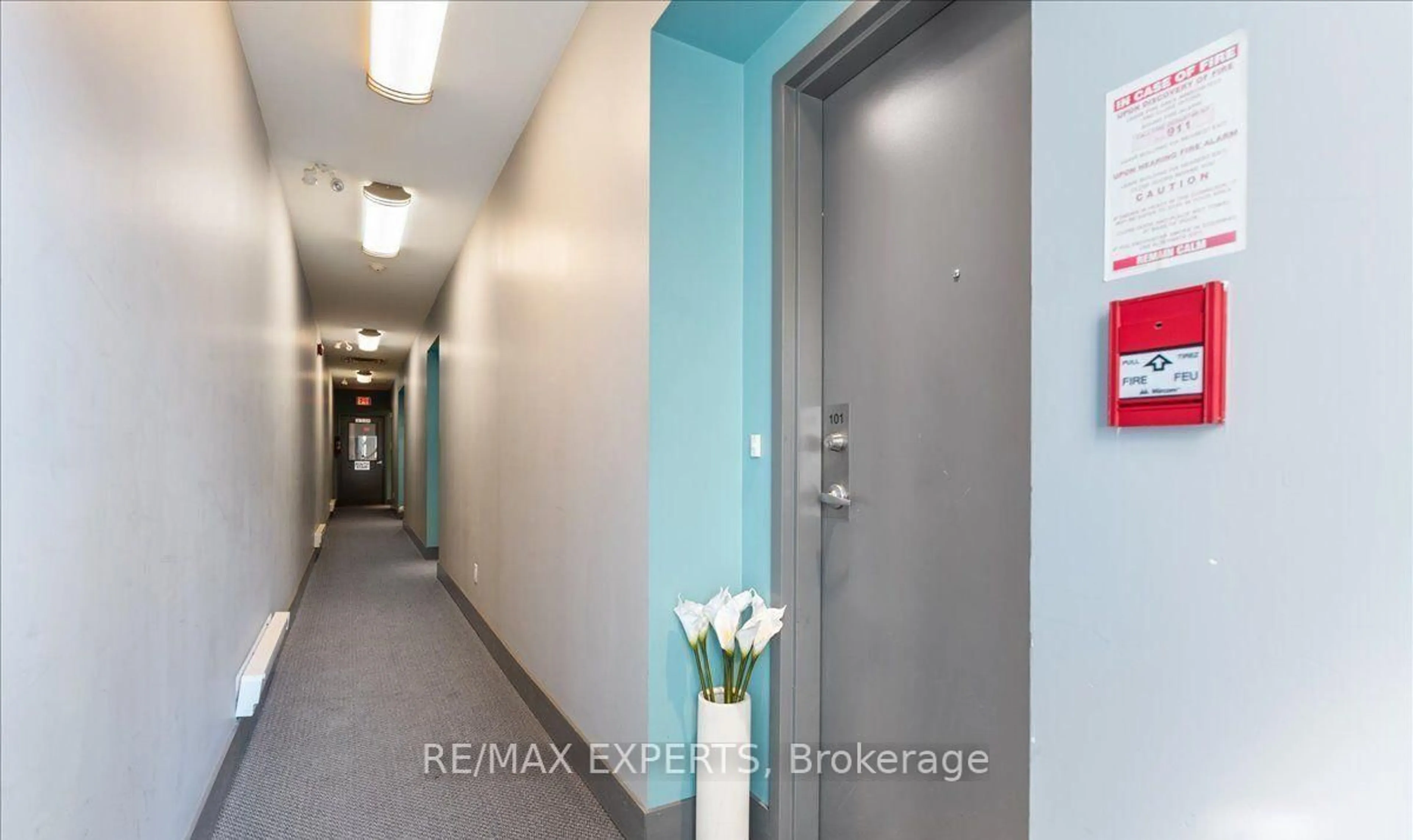 Indoor entryway for 323 Kingston Rd #101, Toronto Ontario M4L 1T8