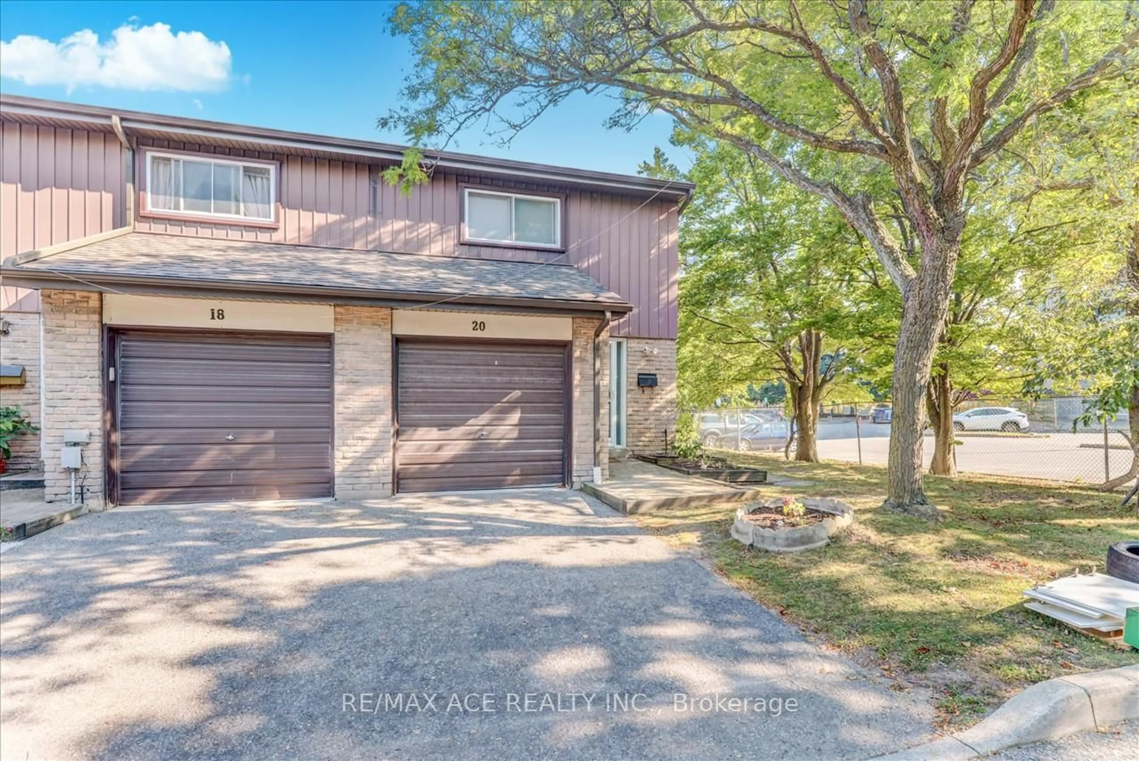Home with brick exterior material, street for 1121 Sandhurst Circ #20, Toronto Ontario M1V 1V4