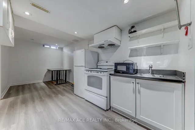 Additional property image - 1121 Sandhurst Circ Unit 20