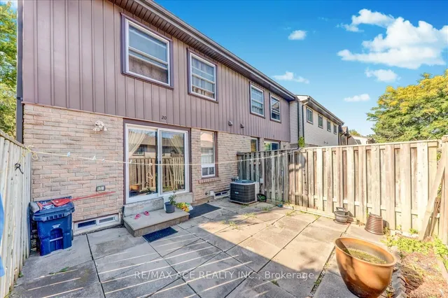 Additional property image - 1121 Sandhurst Circ Unit 20