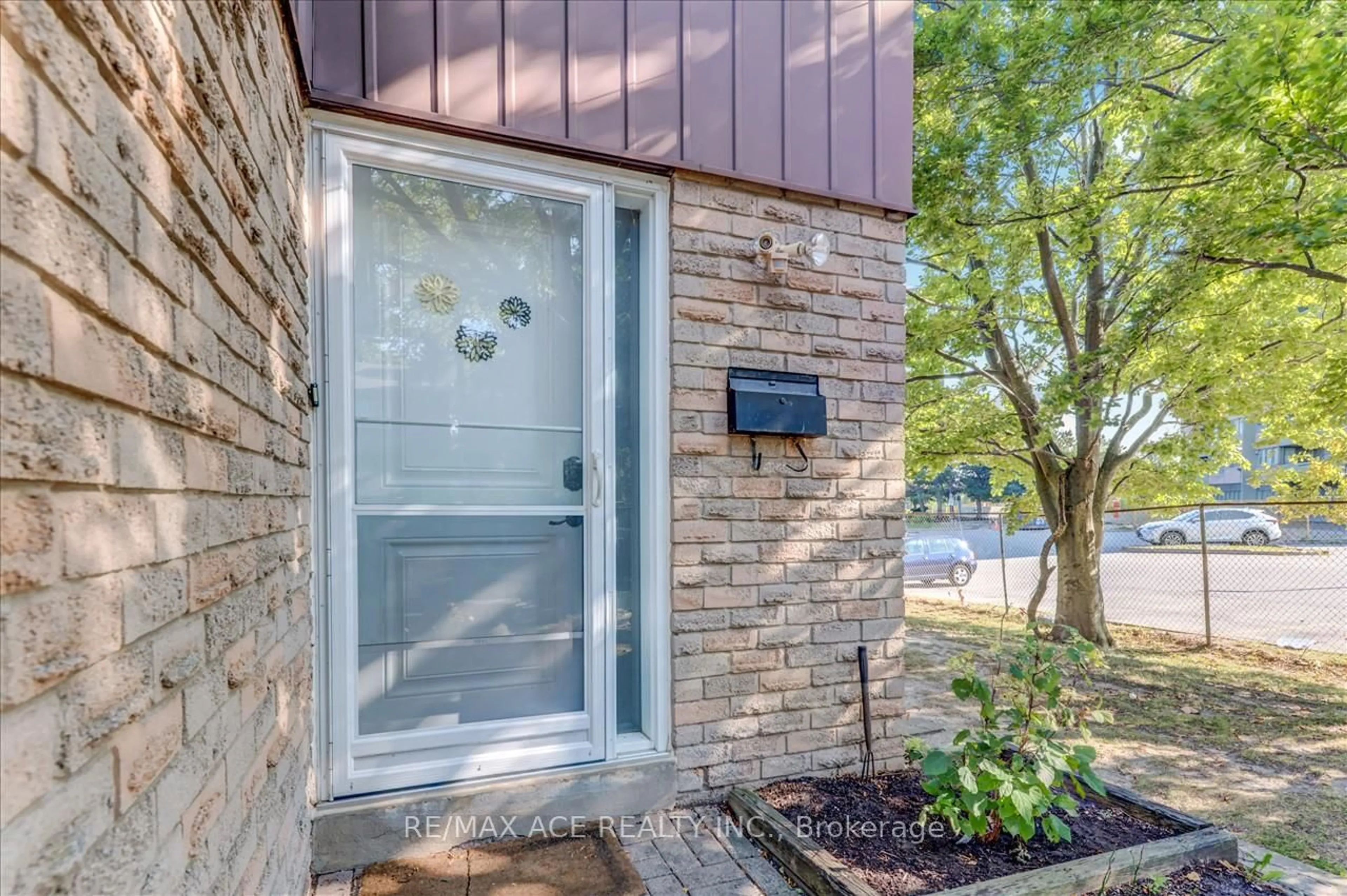 Home with brick exterior material, street for 1121 Sandhurst Circ #20, Toronto Ontario M1V 1V4