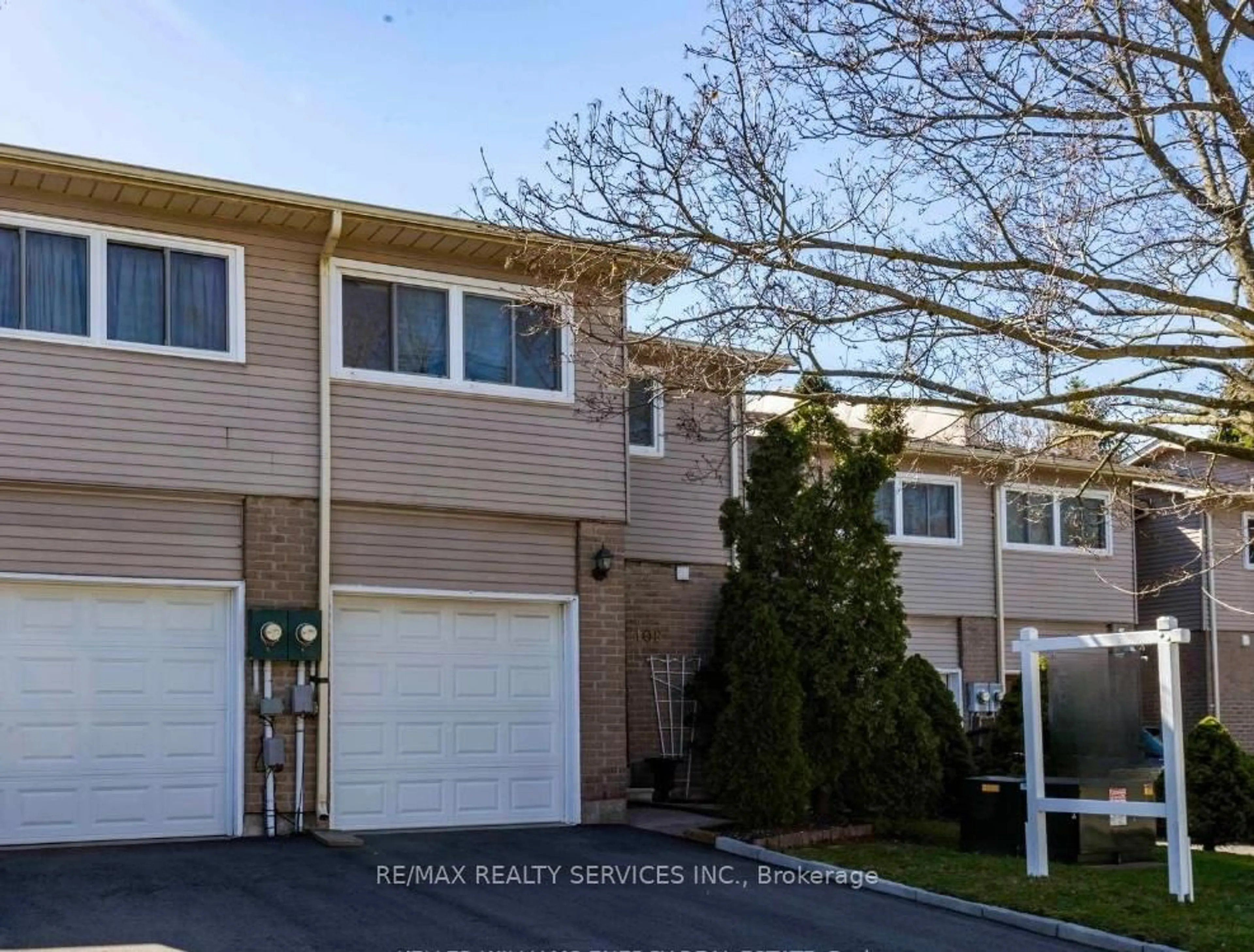 Home with vinyl exterior material, street for 1133 Ritson Rd #108, Oshawa Ontario L1G 7T3